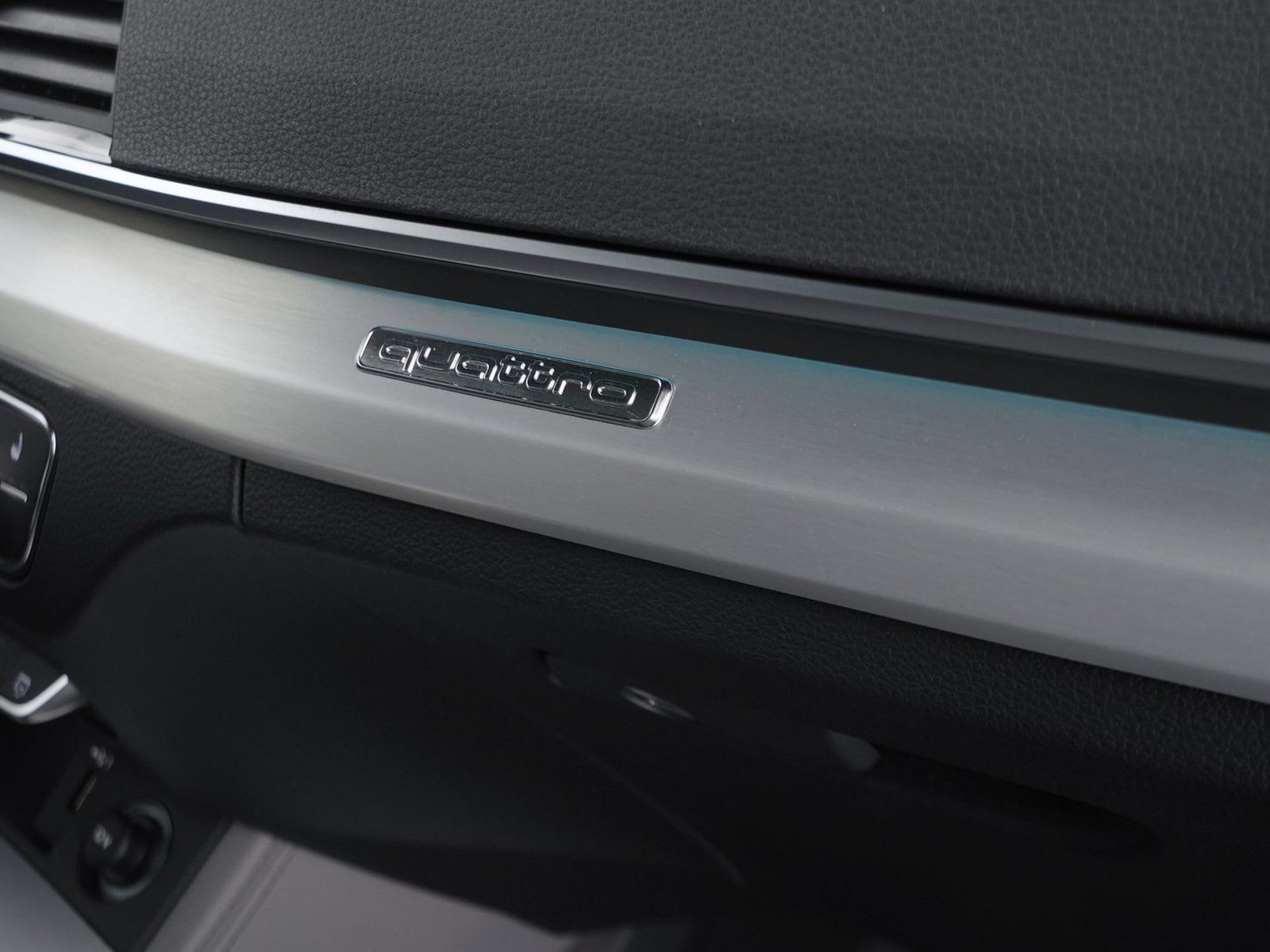 18 - Audi Q5 sportback 40 2.0 tdi mhev 12v s line quattro s tronic