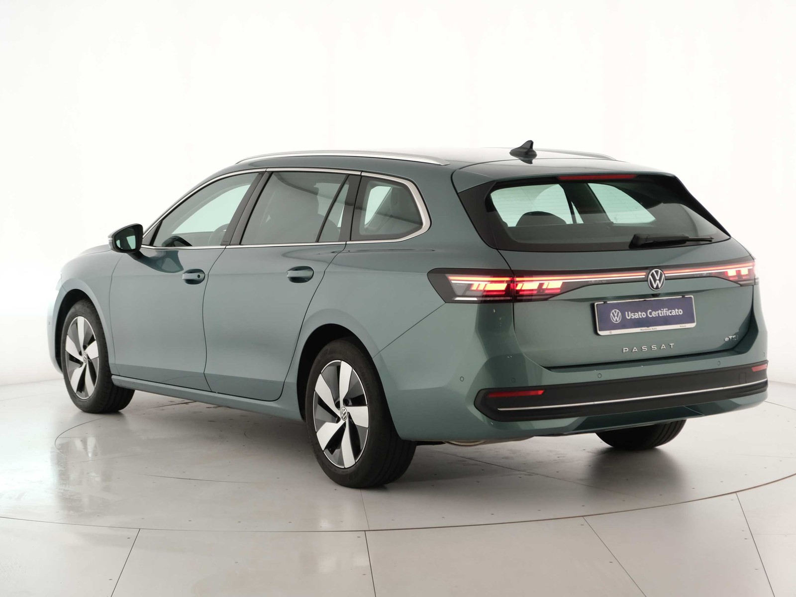 2 - Volkswagen Passat 1.5 etsi act 150cv business dsg