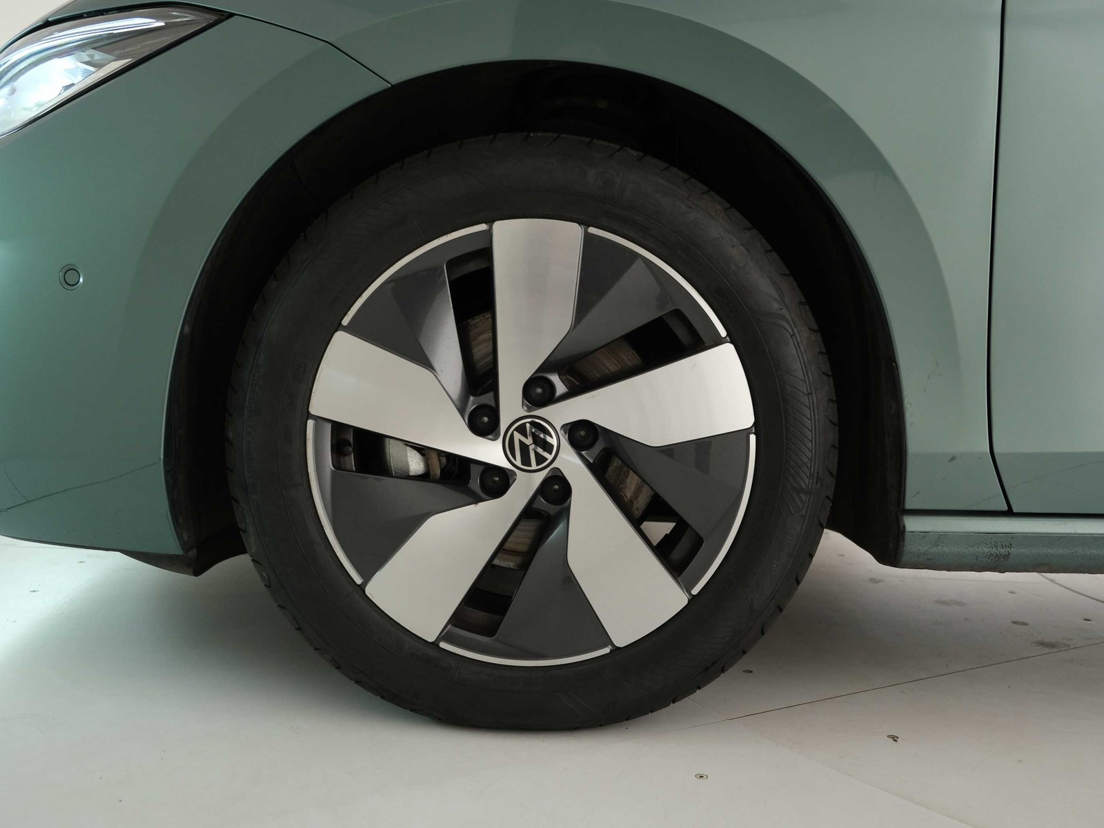 11 - Volkswagen Passat 1.5 etsi act 150cv business dsg