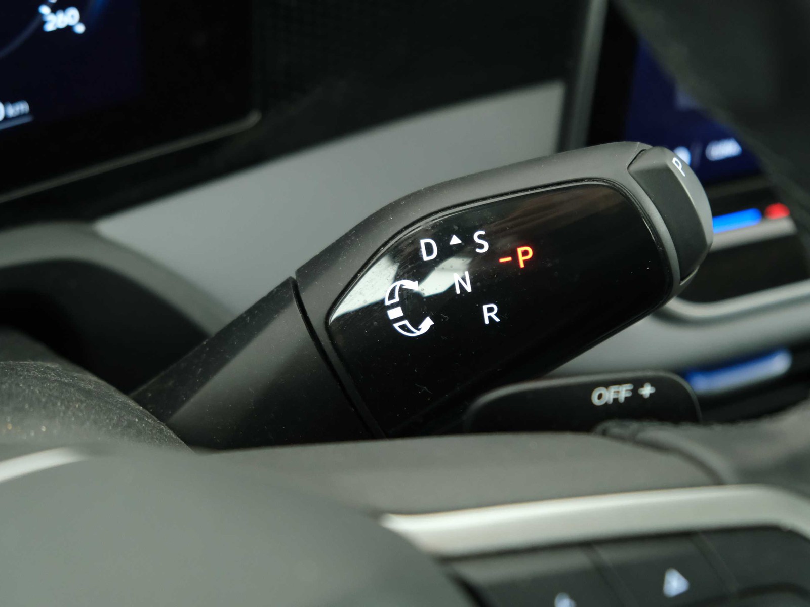 12 - Volkswagen Passat 1.5 etsi act 150cv business dsg