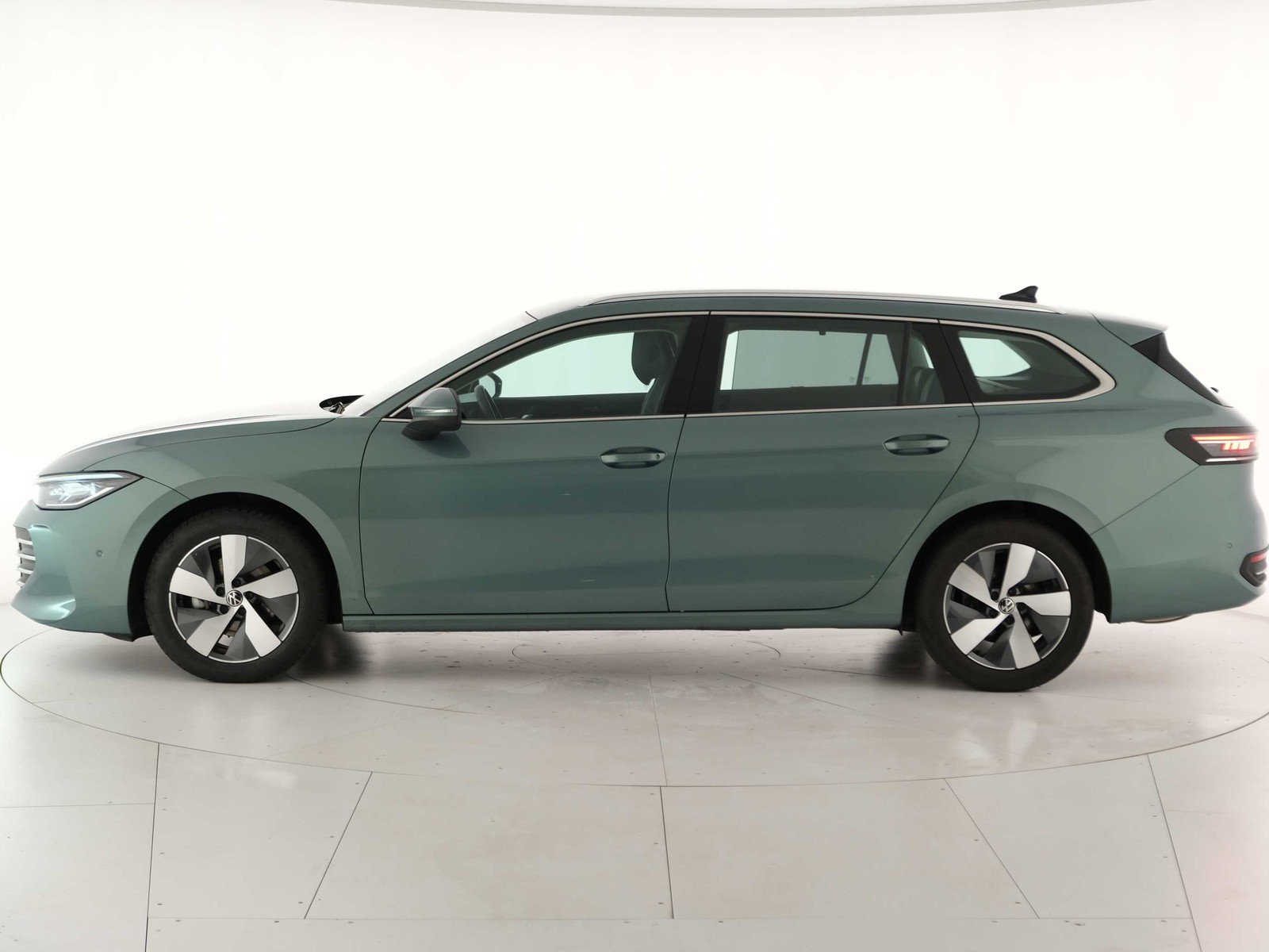 3 - Volkswagen Passat 1.5 etsi act 150cv business dsg