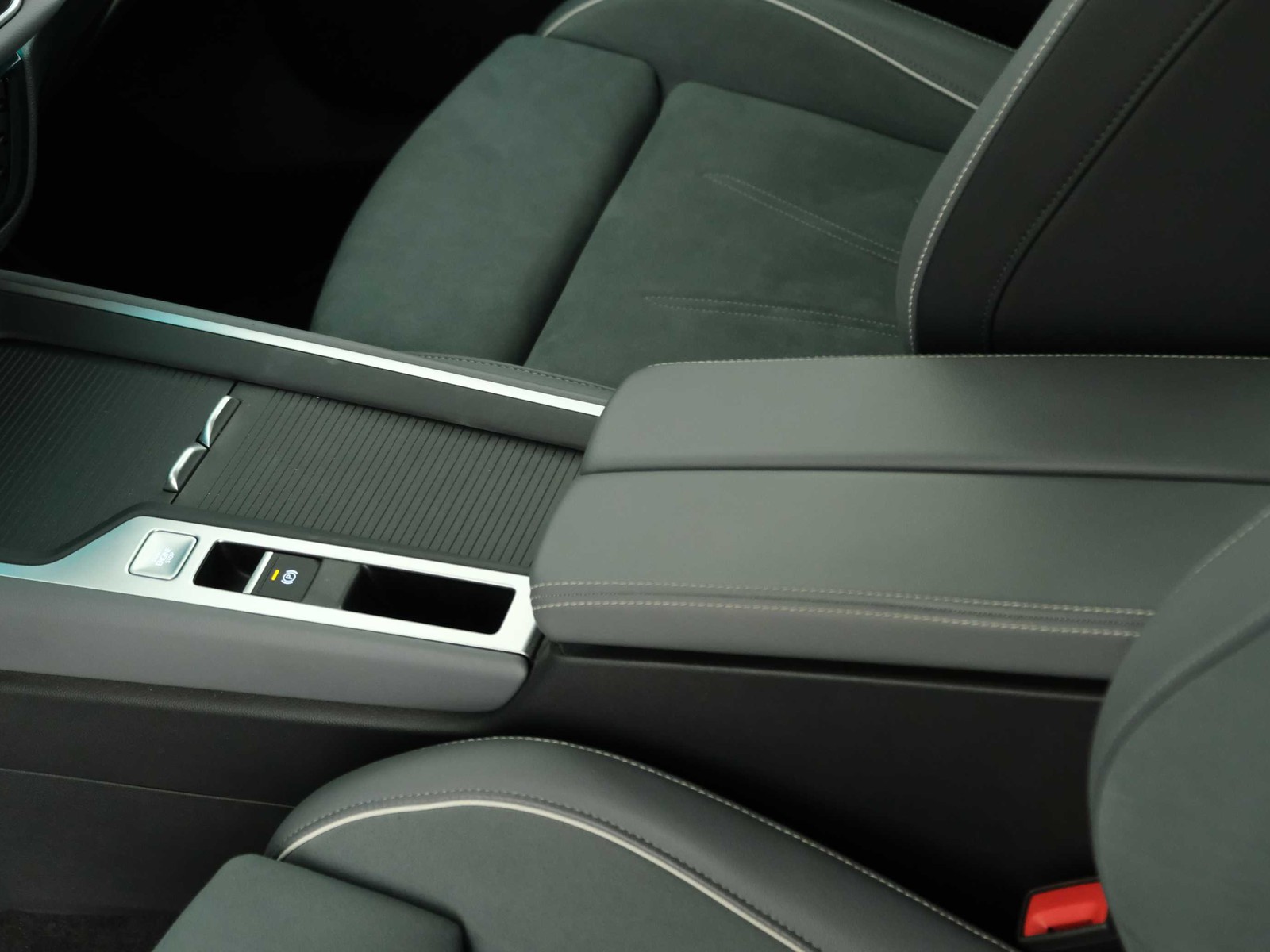 34 - Volkswagen Passat 1.5 etsi act 150cv business dsg