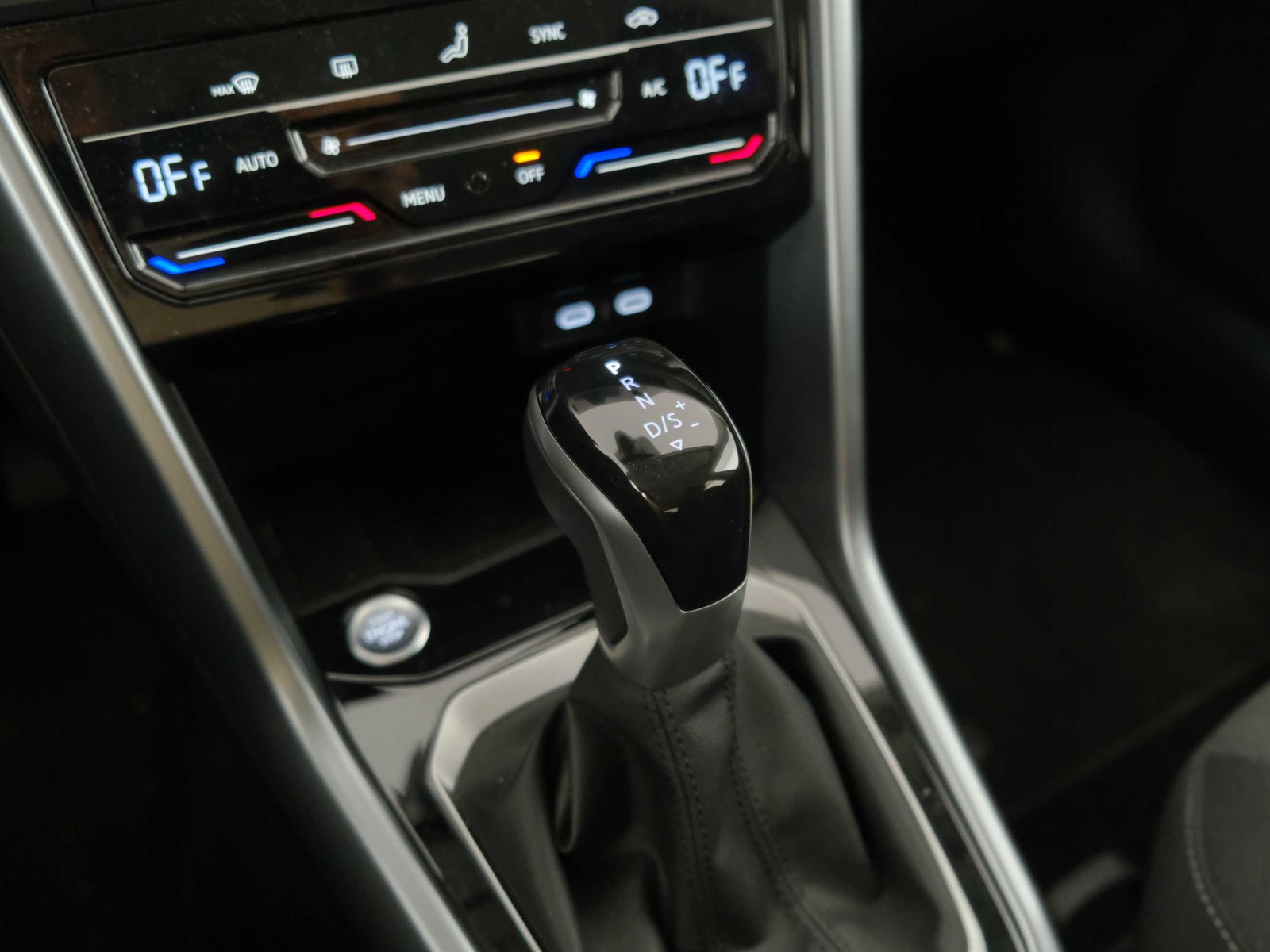 12 - Volkswagen T-Roc 1.5 tsi act edition plus dsg