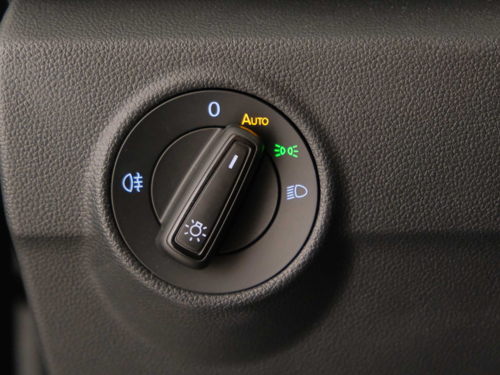 24 - Volkswagen T-Roc 1.5 tsi act edition plus dsg