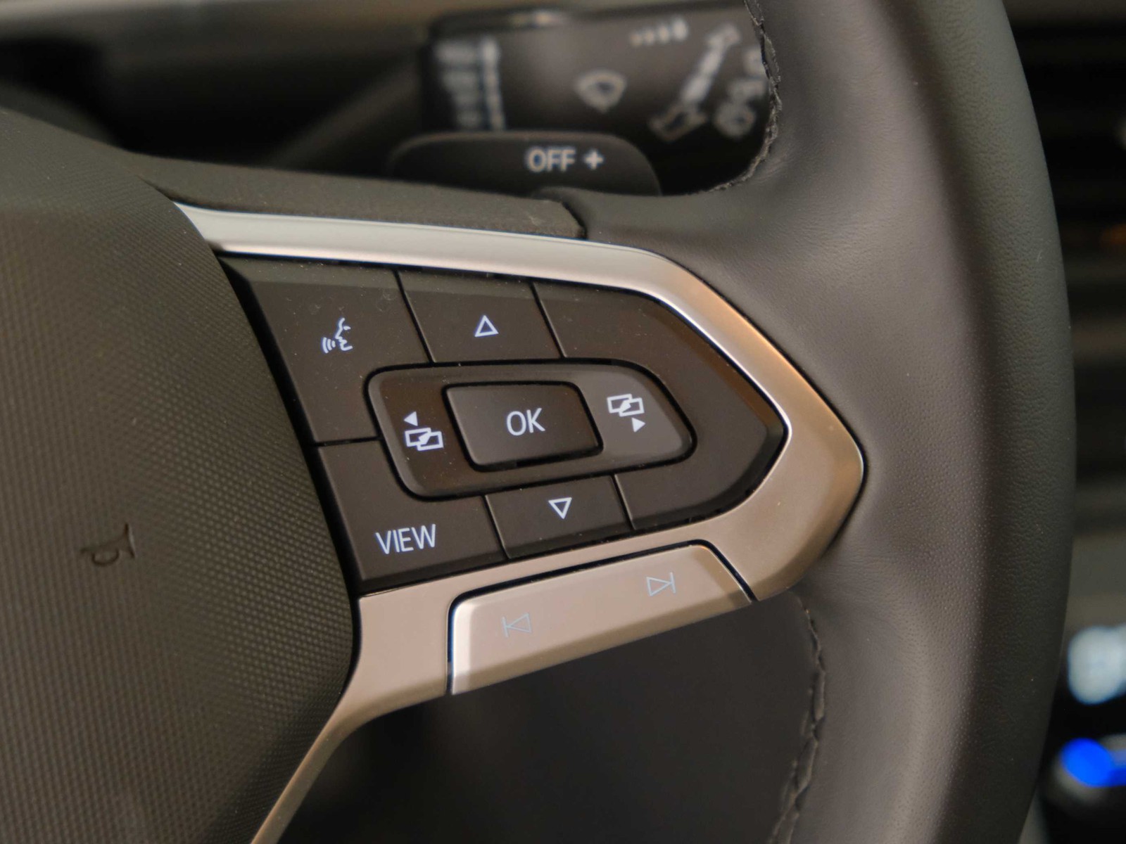 26 - Volkswagen T-Roc 1.5 tsi act edition plus dsg