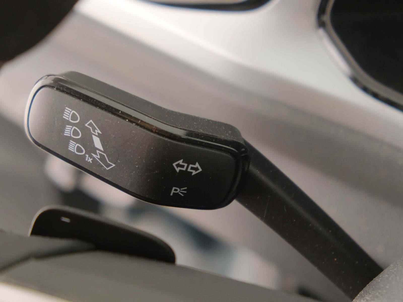 28 - Volkswagen T-Roc 1.5 tsi act edition plus dsg