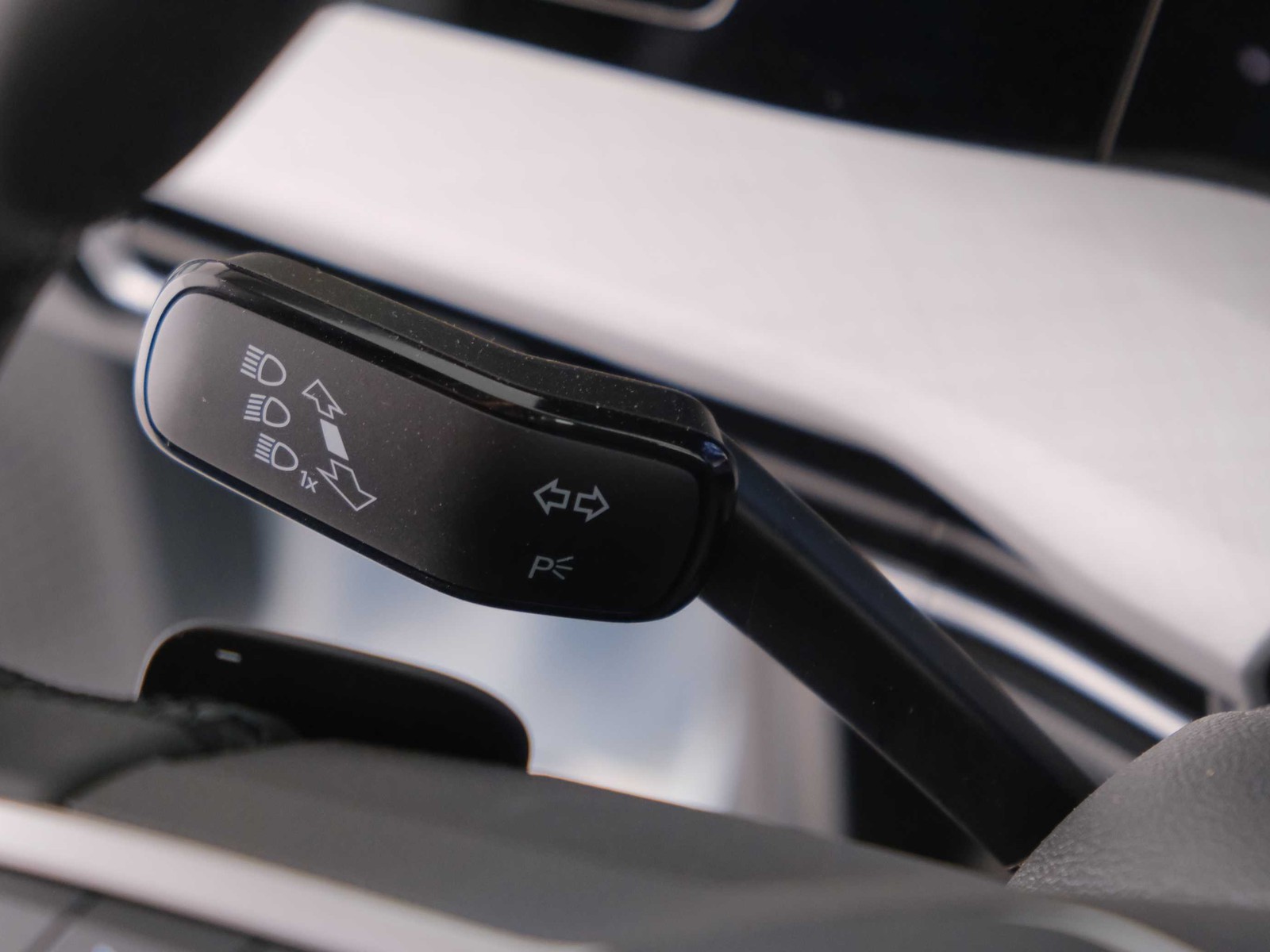 28 - Volkswagen Golf 1.5 tsi ehybrid 204cv edition plus dsg