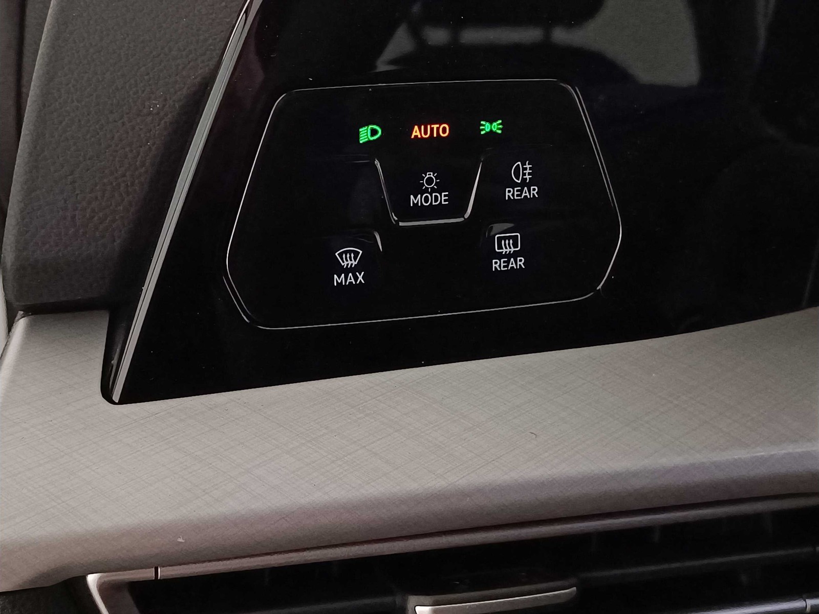 30 - Volkswagen Golf 1.5 tsi ehybrid 204cv edition plus dsg