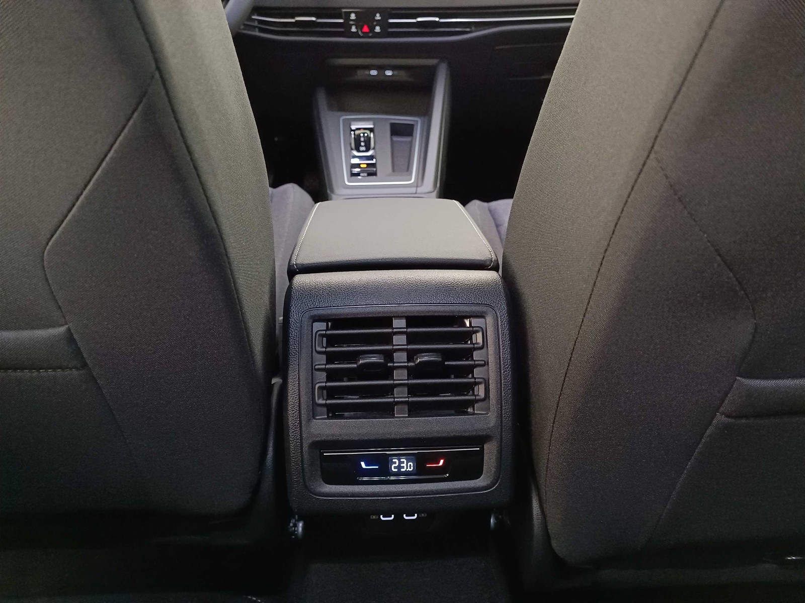 38 - Volkswagen Golf 1.5 tsi ehybrid 204cv edition plus dsg