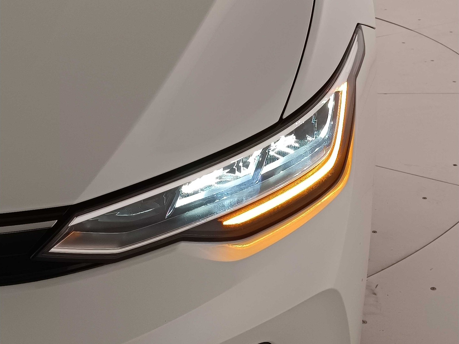 41 - Volkswagen Golf 1.5 tsi ehybrid 204cv edition plus dsg