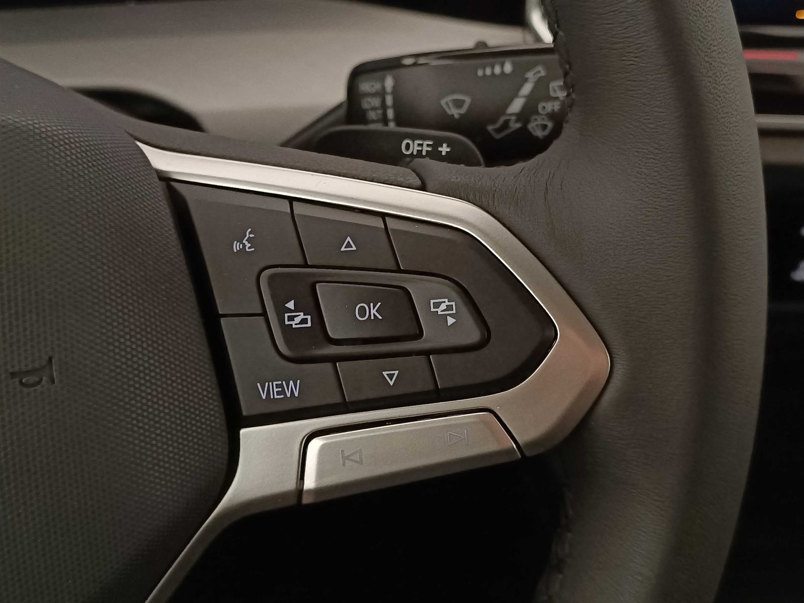 26 - Volkswagen Golf 1.5 tsi ehybrid 204cv edition plus dsg