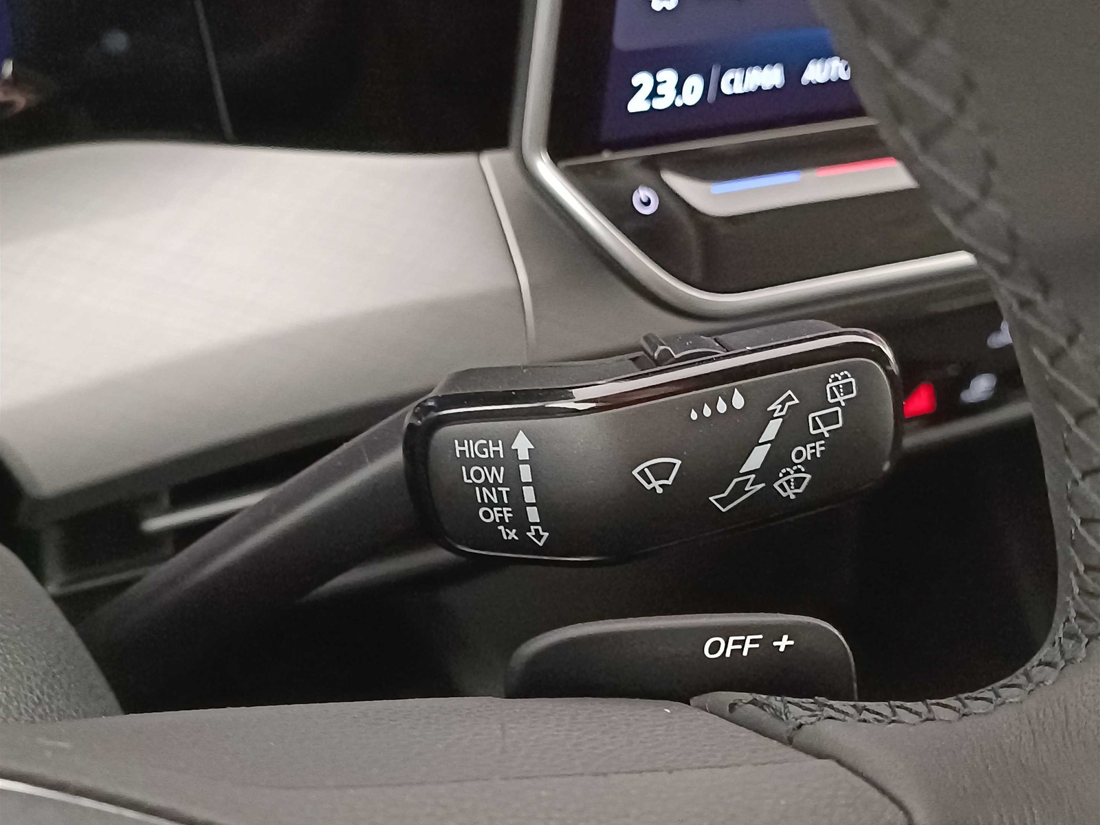 27 - Volkswagen Golf 1.5 tsi ehybrid 204cv edition plus dsg