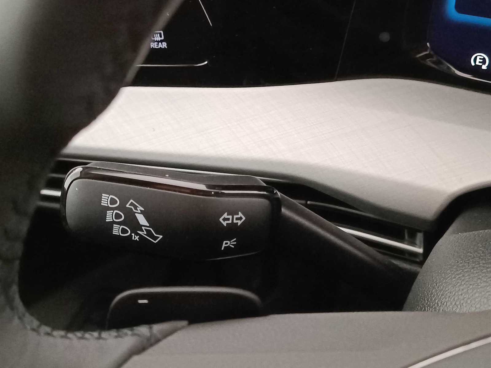 28 - Volkswagen Golf 1.5 tsi ehybrid 204cv edition plus dsg