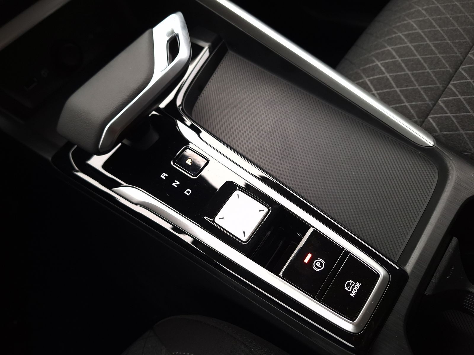 18 - Mg ZS 1.5 hybrid+ comfort auto