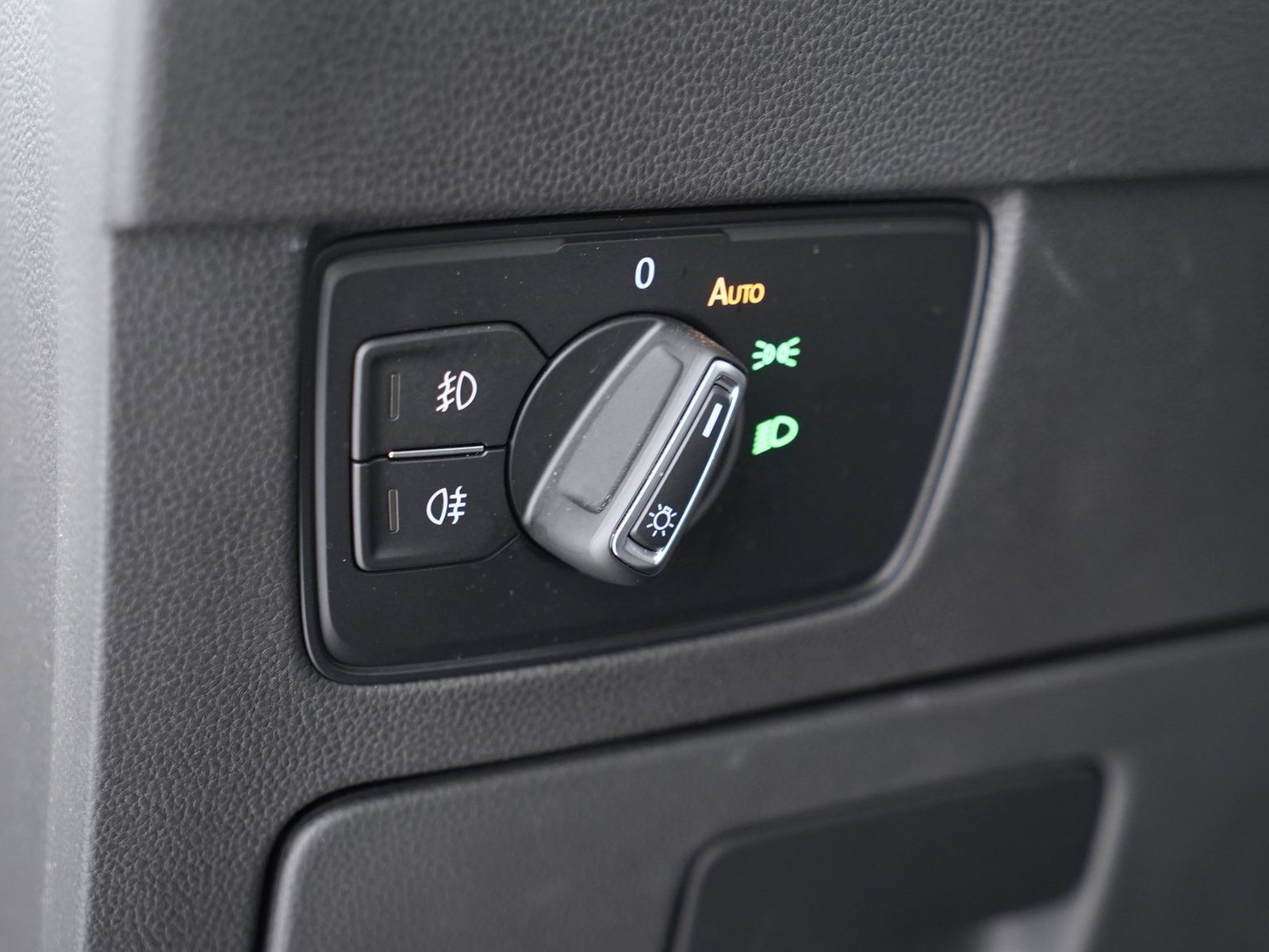 16 - Volkswagen Passat variant 2.0 tdi scr evo 150cv business dsg