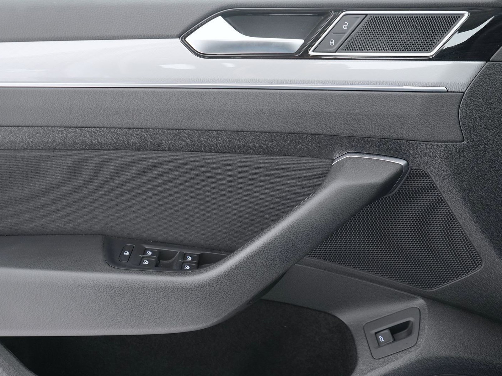 17 - Volkswagen Passat variant 2.0 tdi scr evo 150cv business dsg