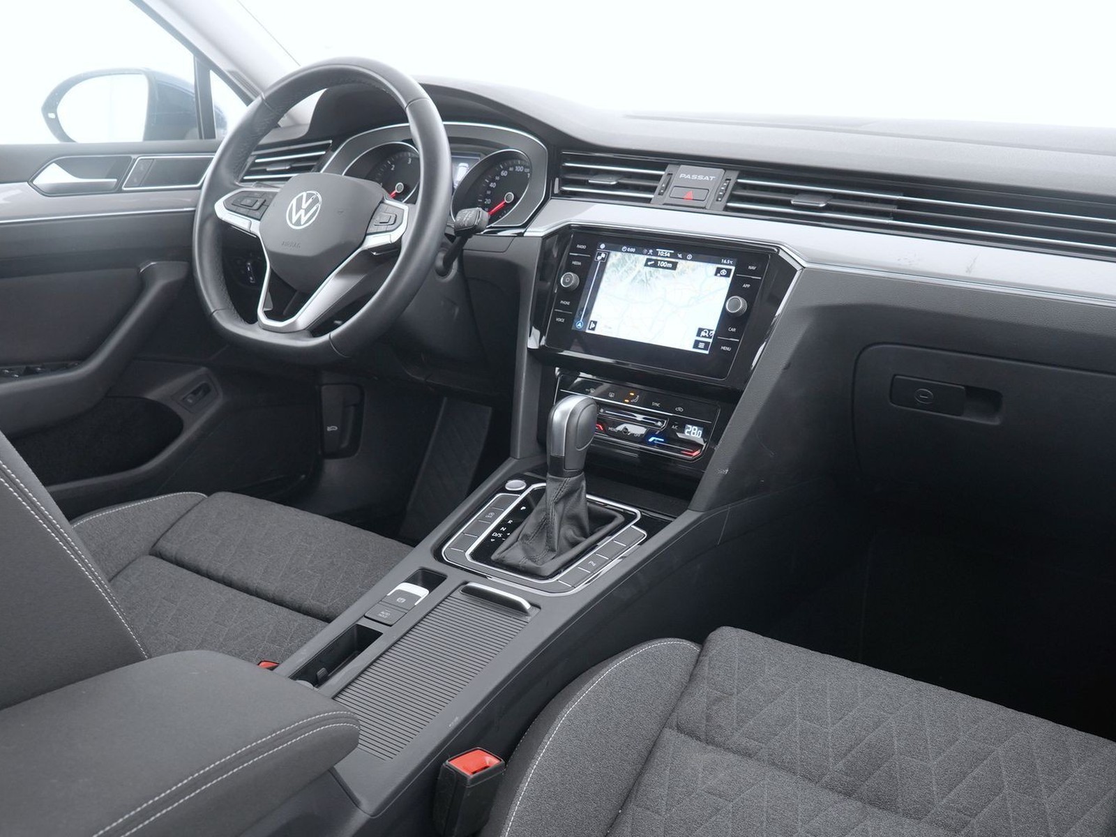 6 - Volkswagen Passat variant 2.0 tdi scr evo 150cv business dsg