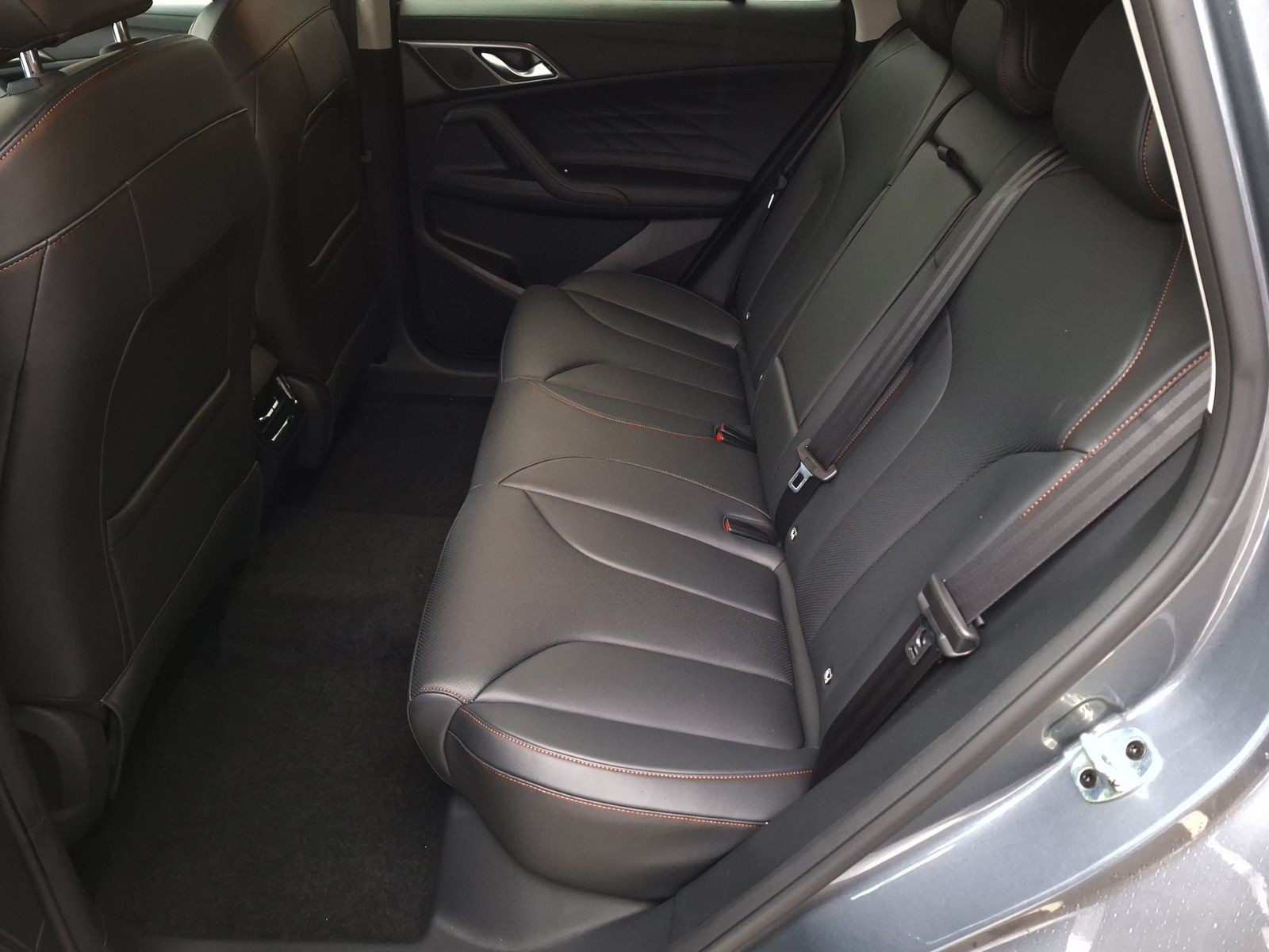 12 - Mg HS 1.5 phev luxury auto