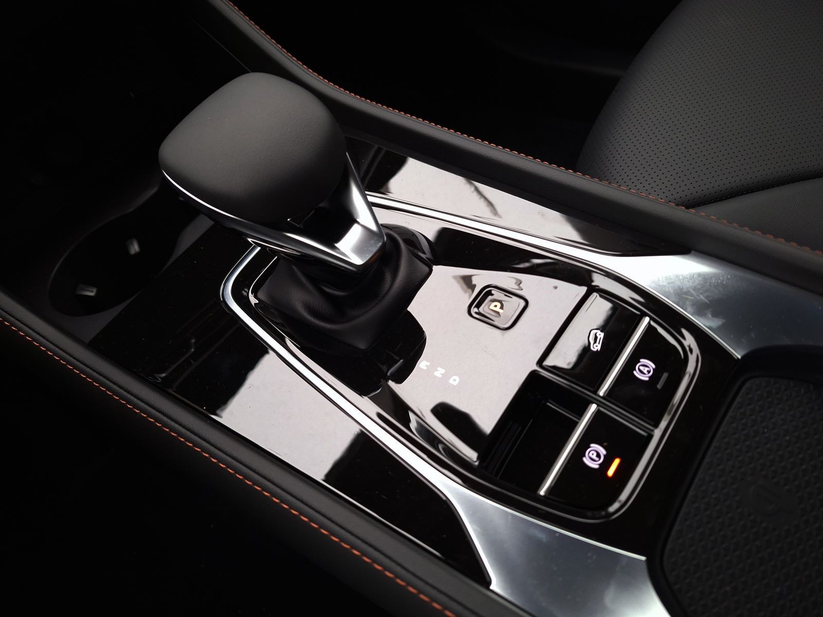 18 - Mg HS 1.5 phev luxury auto