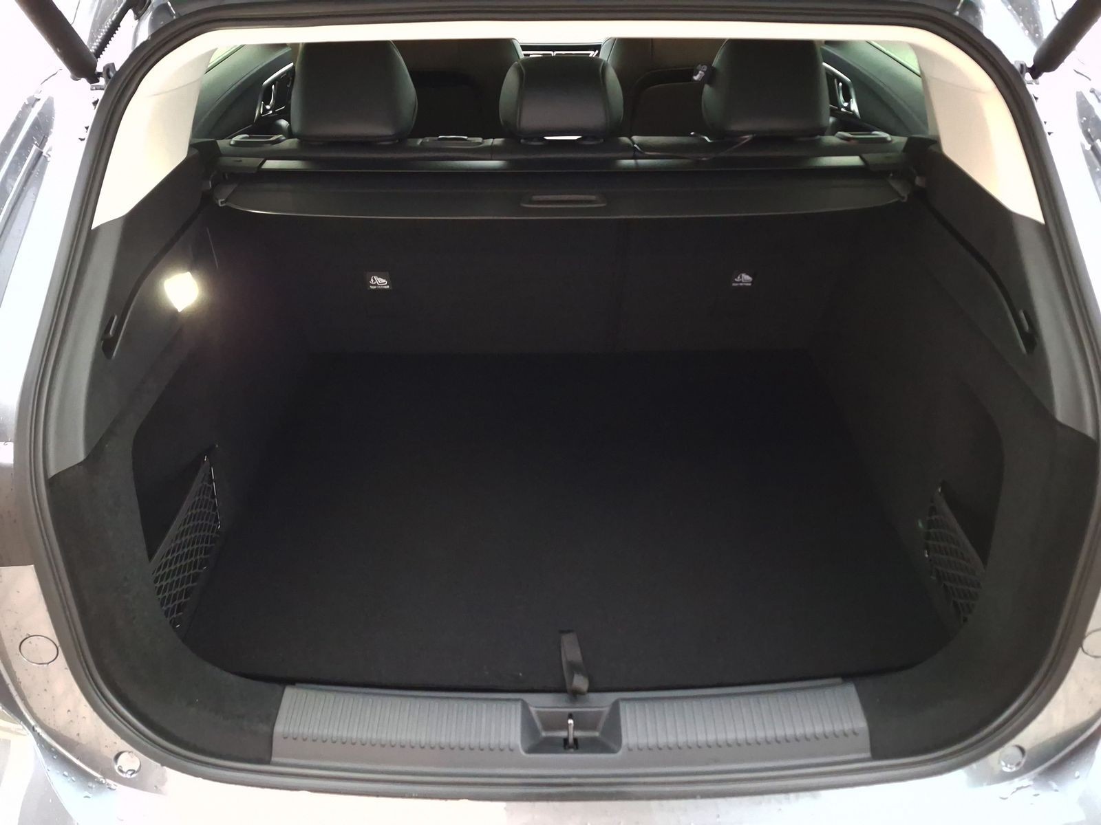 6 - Mg HS 1.5 phev luxury auto