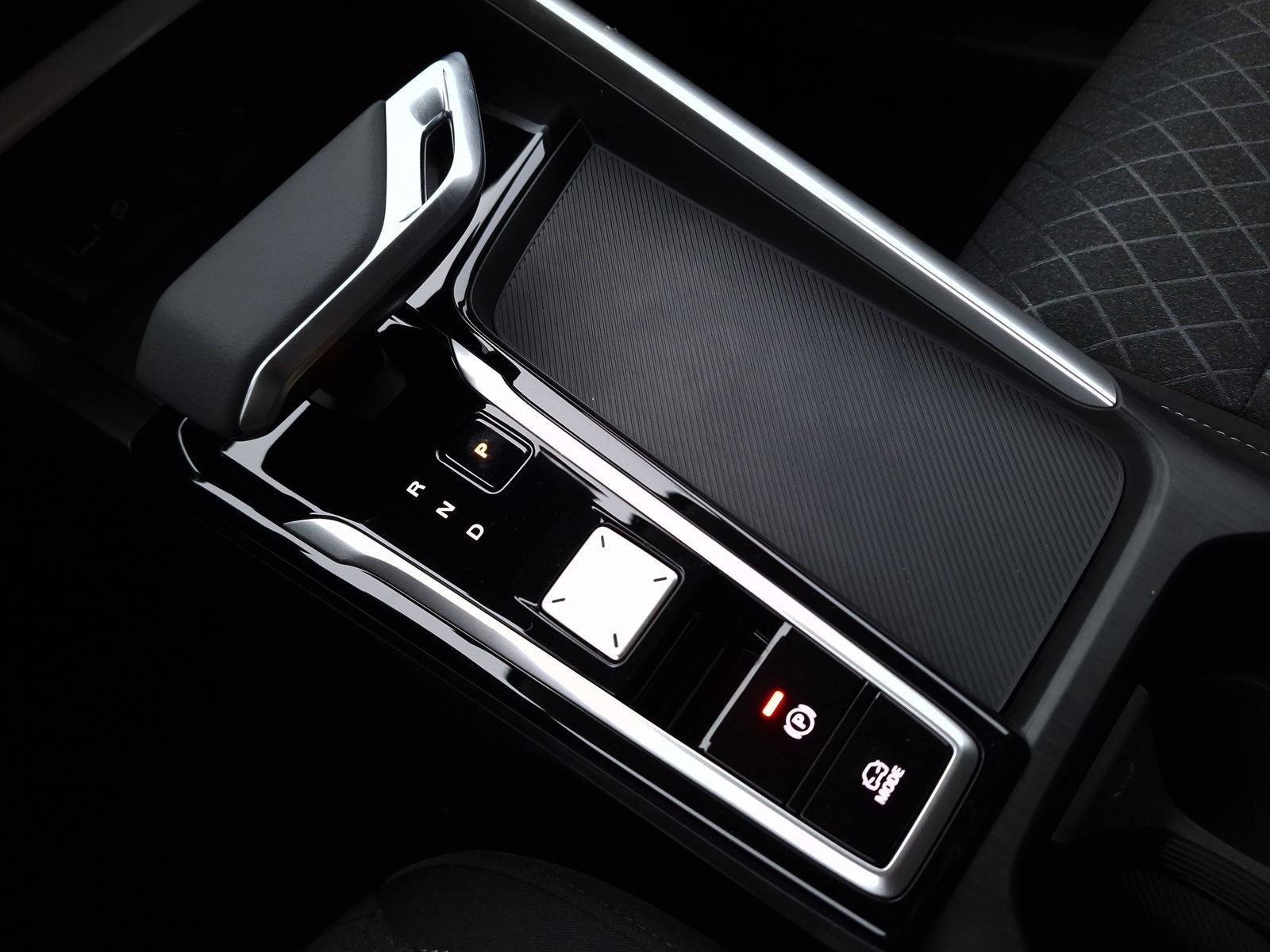 18 - Mg ZS 1.5 hybrid+ comfort auto