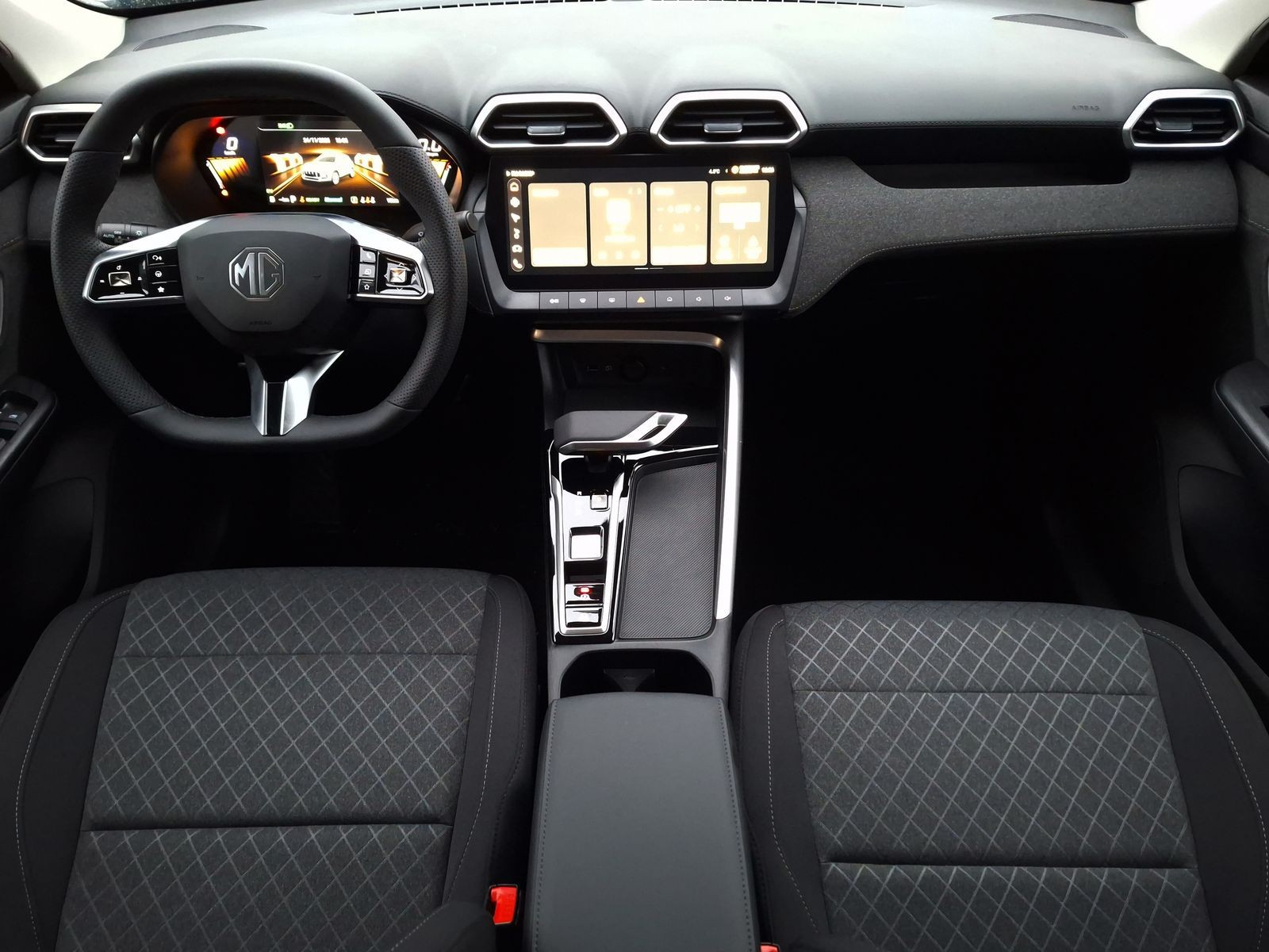 8 - Mg ZS 1.5 hybrid+ comfort auto