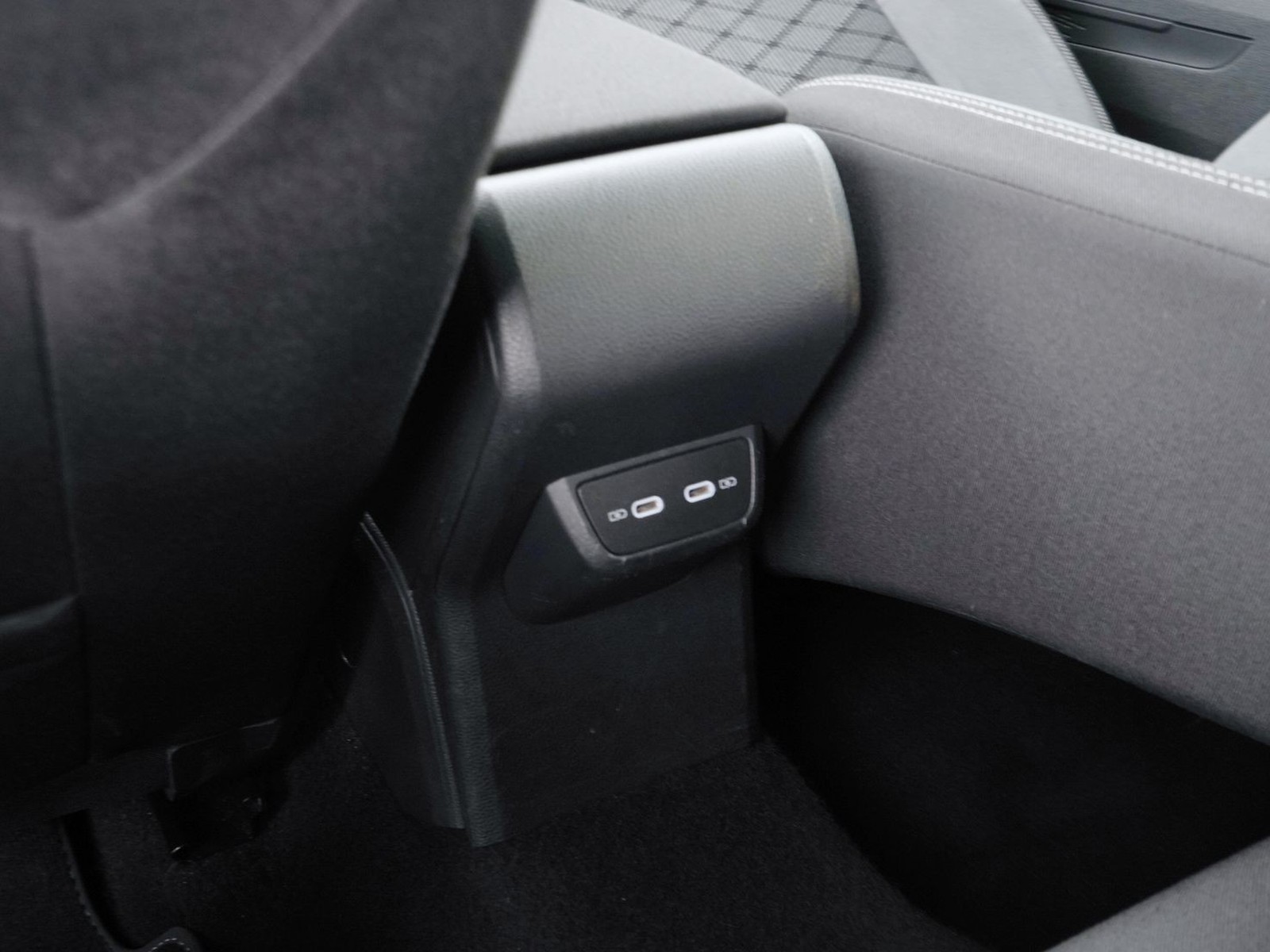 30 - Volkswagen Taigo 1.0 tsi 110cv r-line