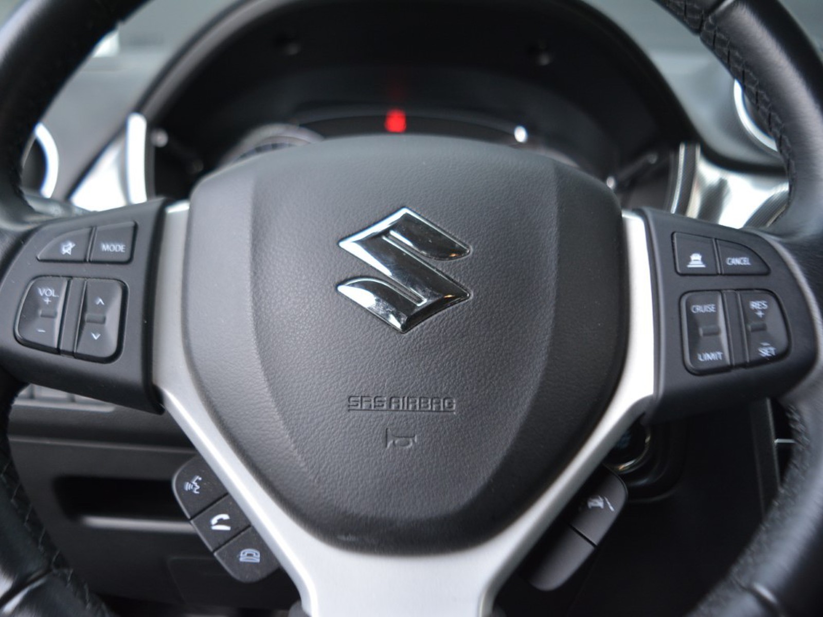 16 - Suzuki Vitara 1.4 boosterjet hybrid top 2wd