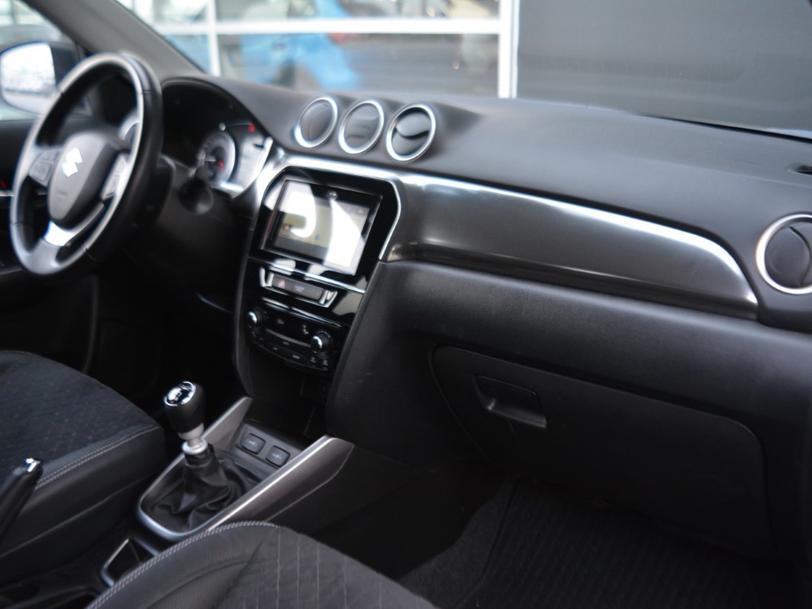 8 - Suzuki Vitara 1.4 boosterjet hybrid top 2wd