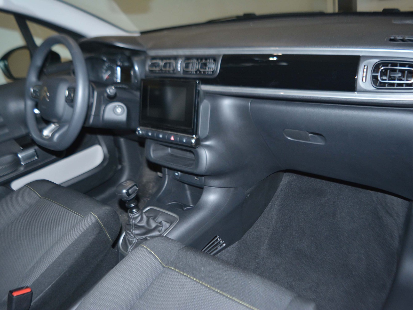 8 - Citroen C3 1.2 puretech 110cv max s&s