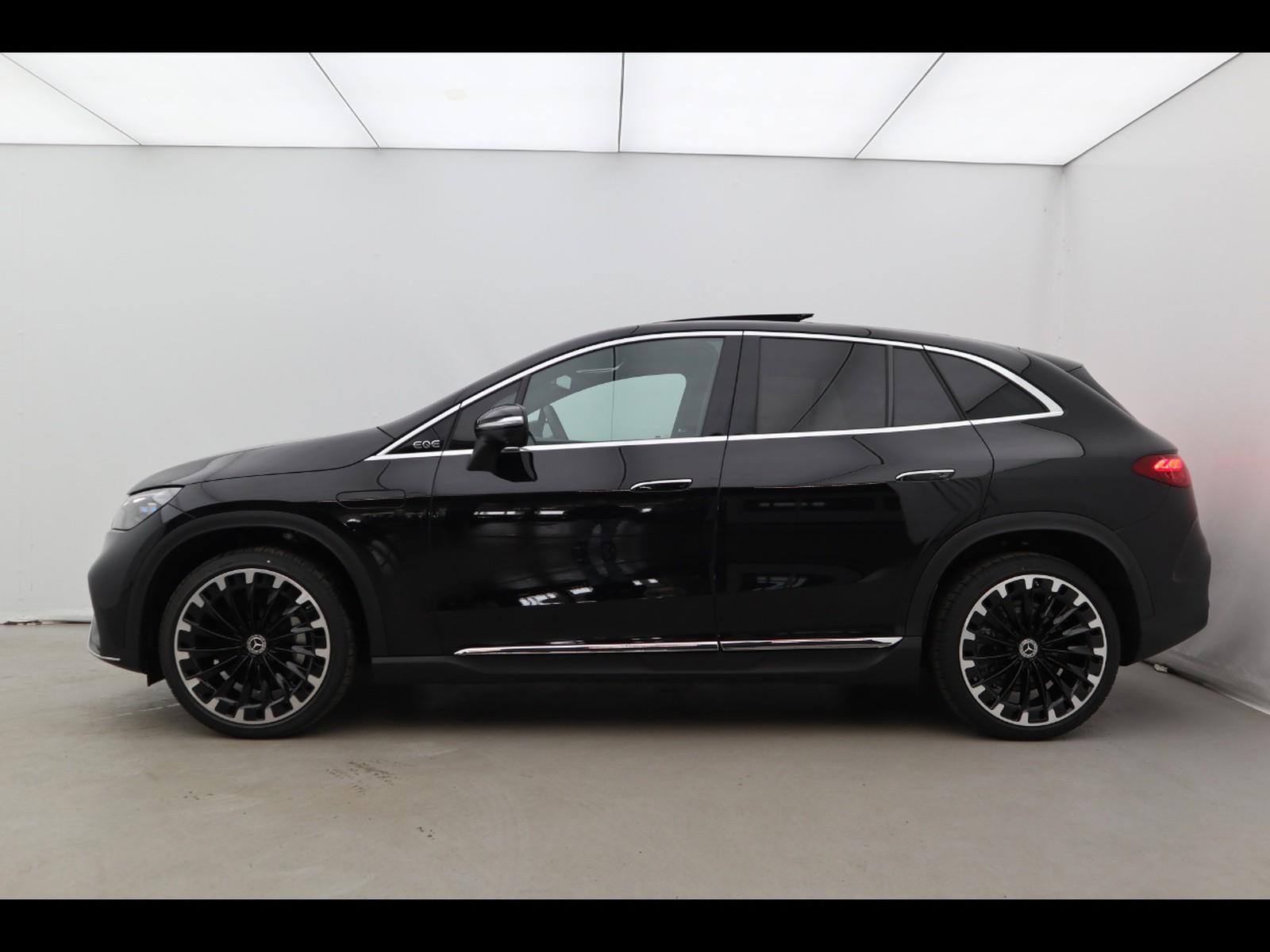 3 - Mercedes EQE suv 350 amg line premium plus 4matic