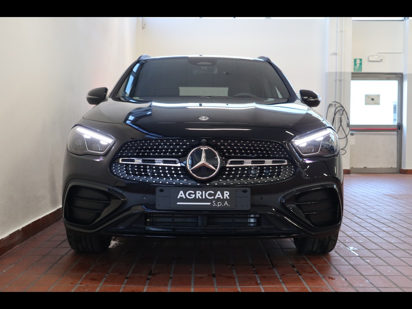 2 - Mercedes GLA 200 d amg line premium 4matic 8g-dct