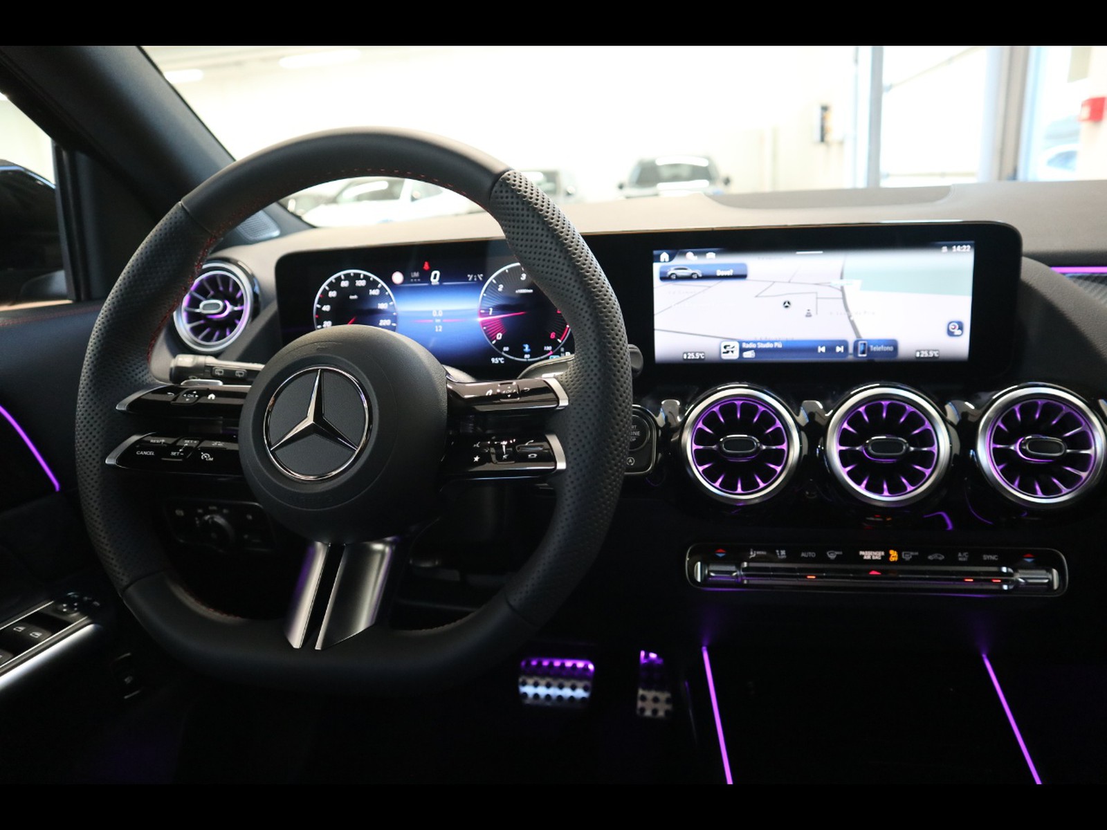 12 - Mercedes GLA 200 d amg line premium 4matic 8g-dct