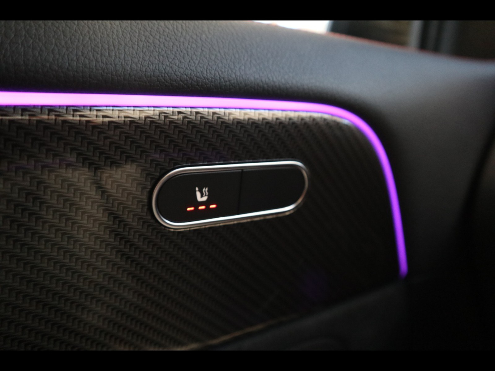 15 - Mercedes GLA 200 d amg line premium 4matic 8g-dct