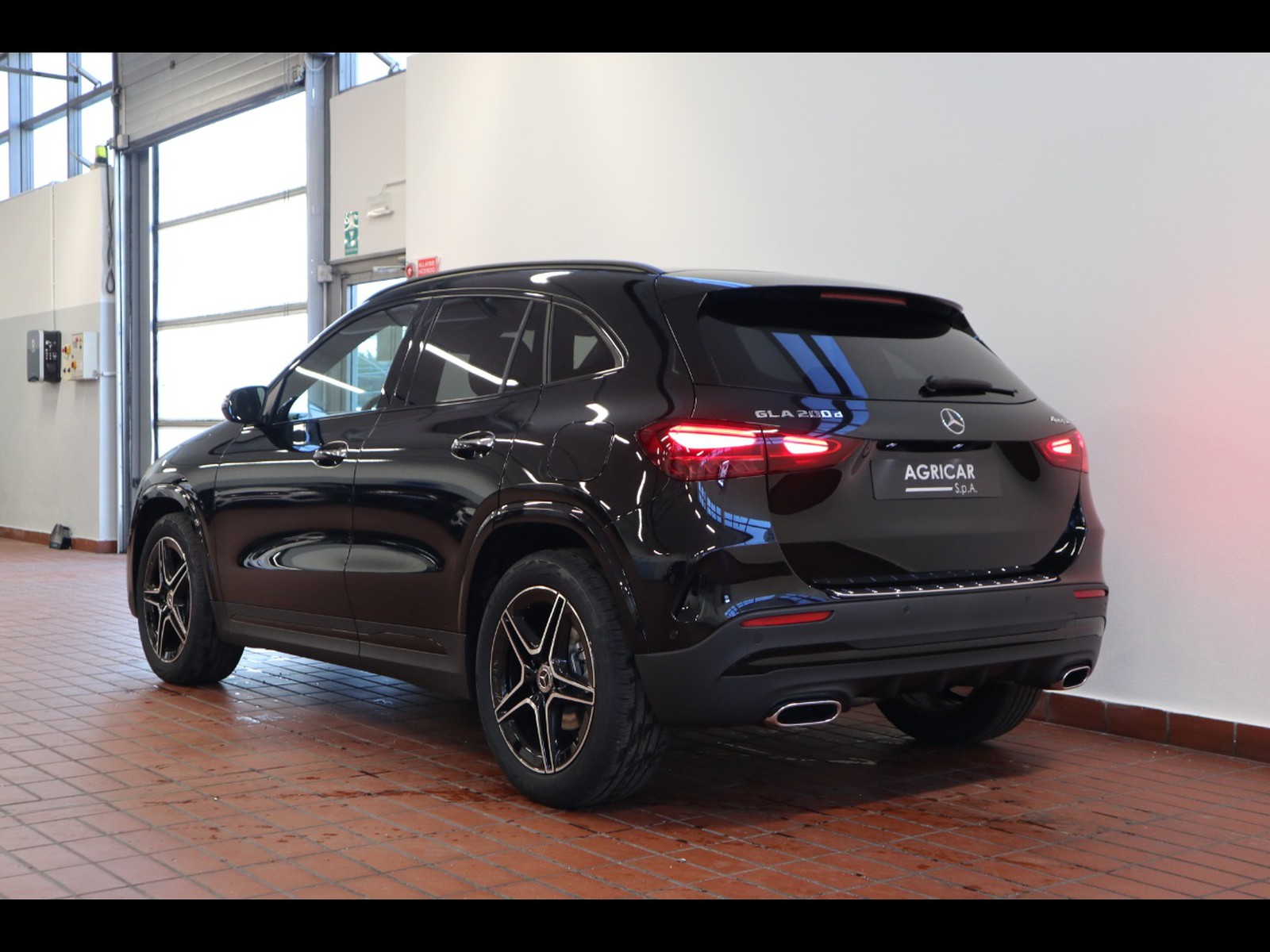 5 - Mercedes GLA 200 d amg line premium 4matic 8g-dct