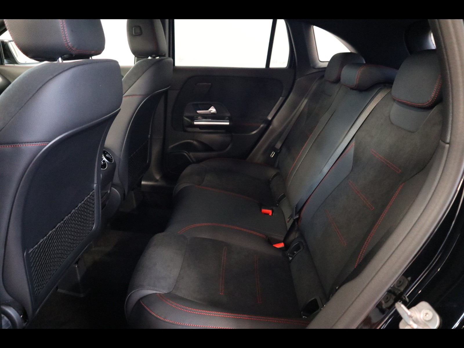 8 - Mercedes GLA 200 d amg line premium 4matic 8g-dct