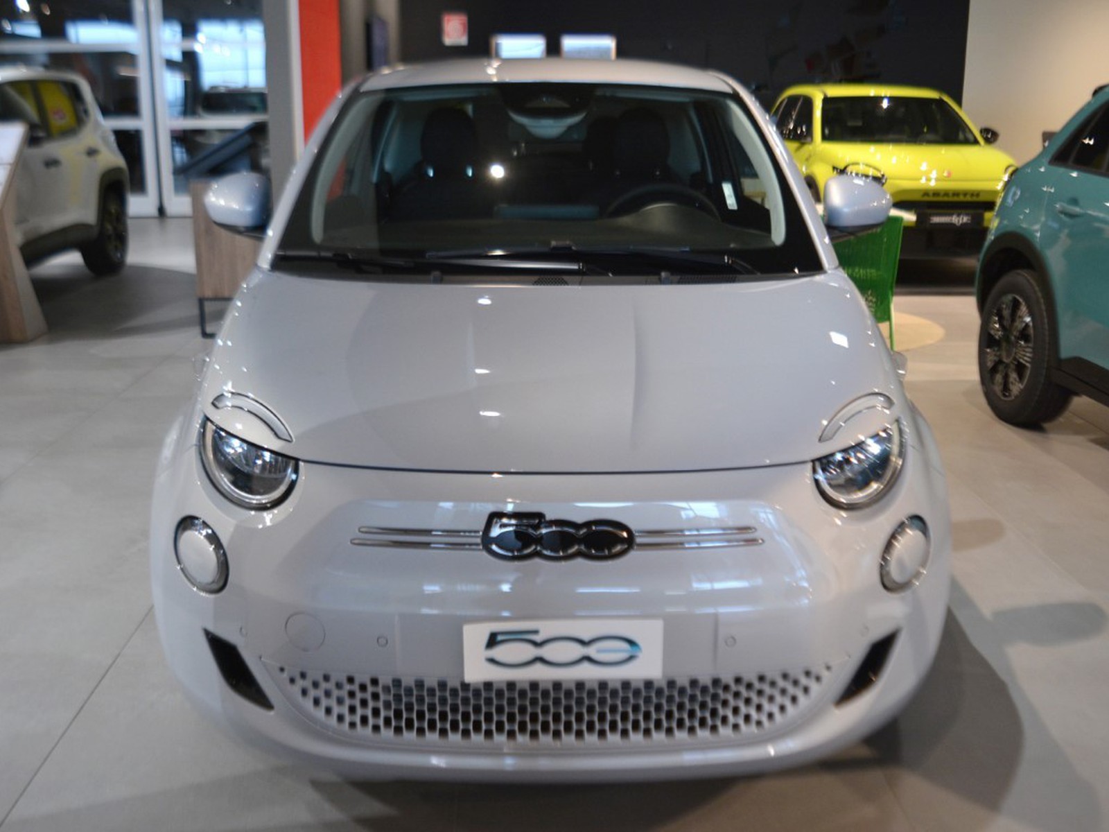 2 - Fiat 500 500e 42 kwh entry pack tech