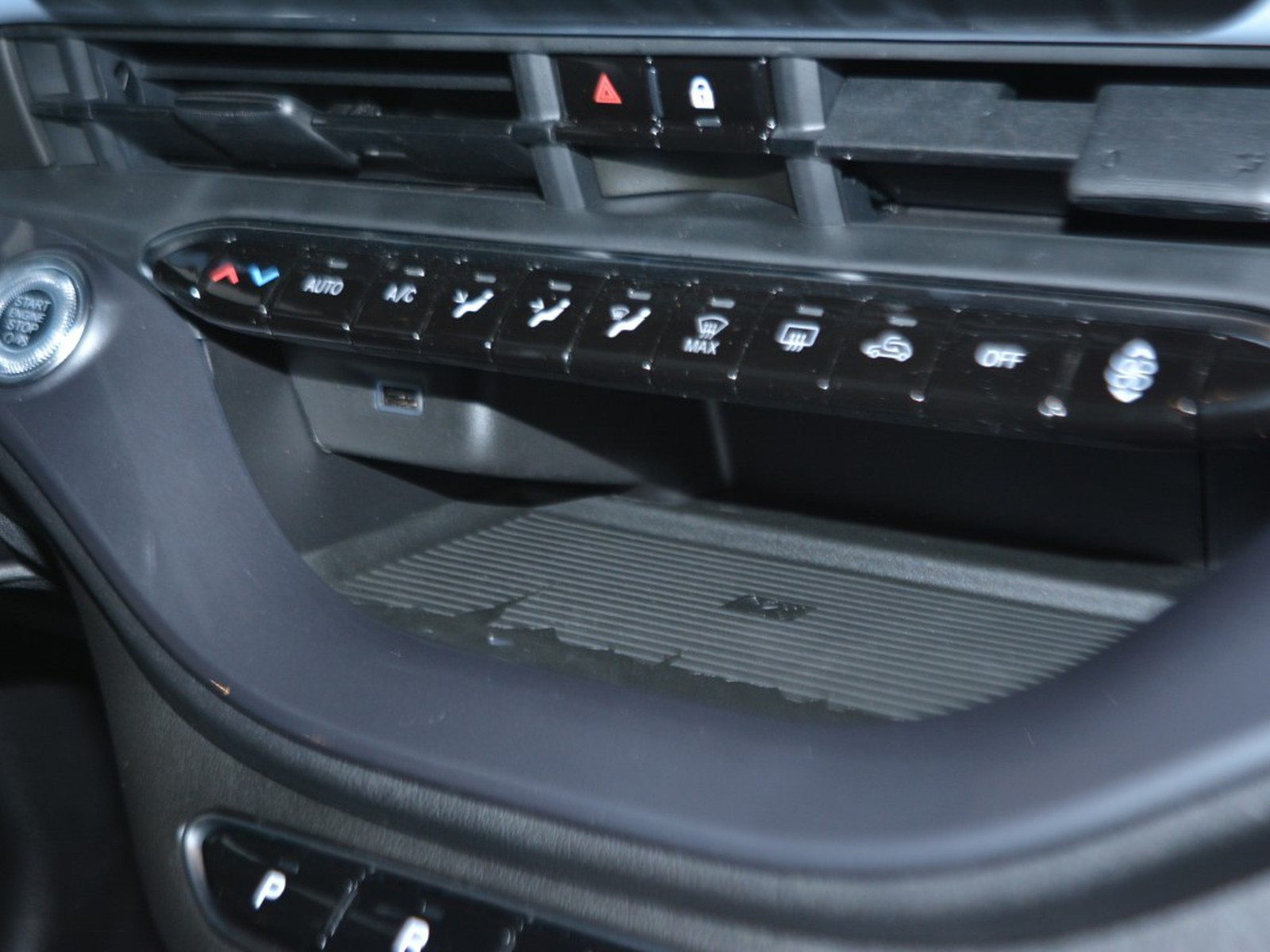 12 - Fiat 500 500e 42 kwh entry pack tech