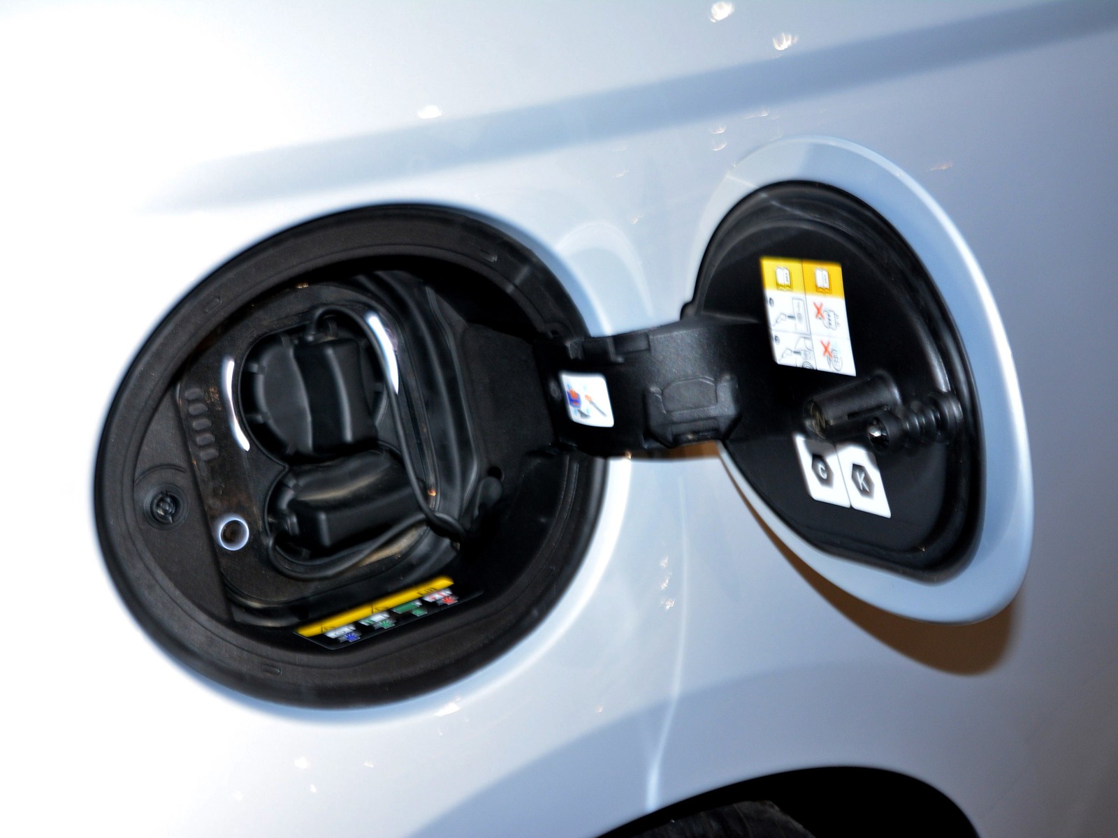 15 - Fiat 500 500e 42 kwh entry pack tech