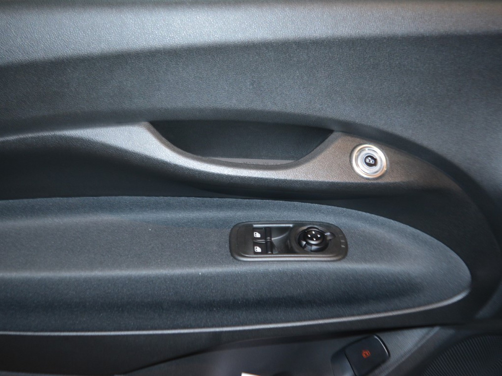 16 - Fiat 500 500e 42 kwh entry pack tech