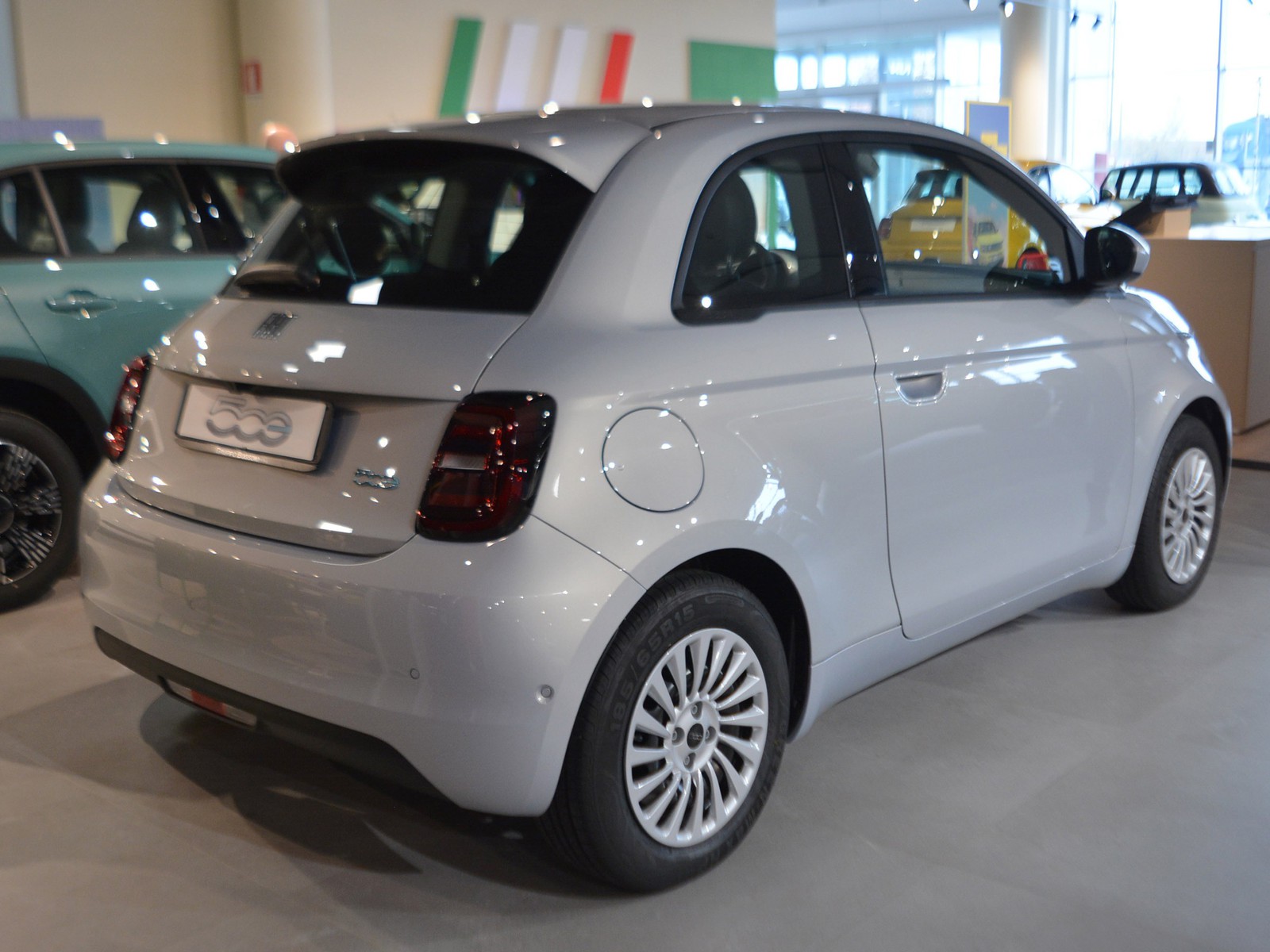 3 - Fiat 500 500e 42 kwh entry pack tech