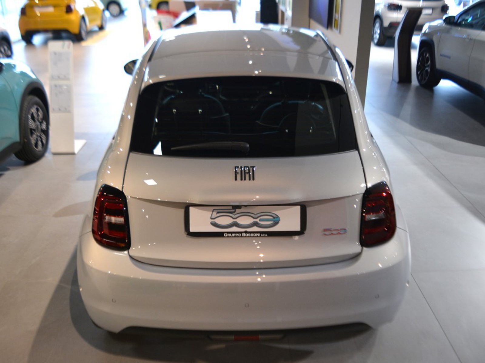 4 - Fiat 500 500e 42 kwh entry pack tech