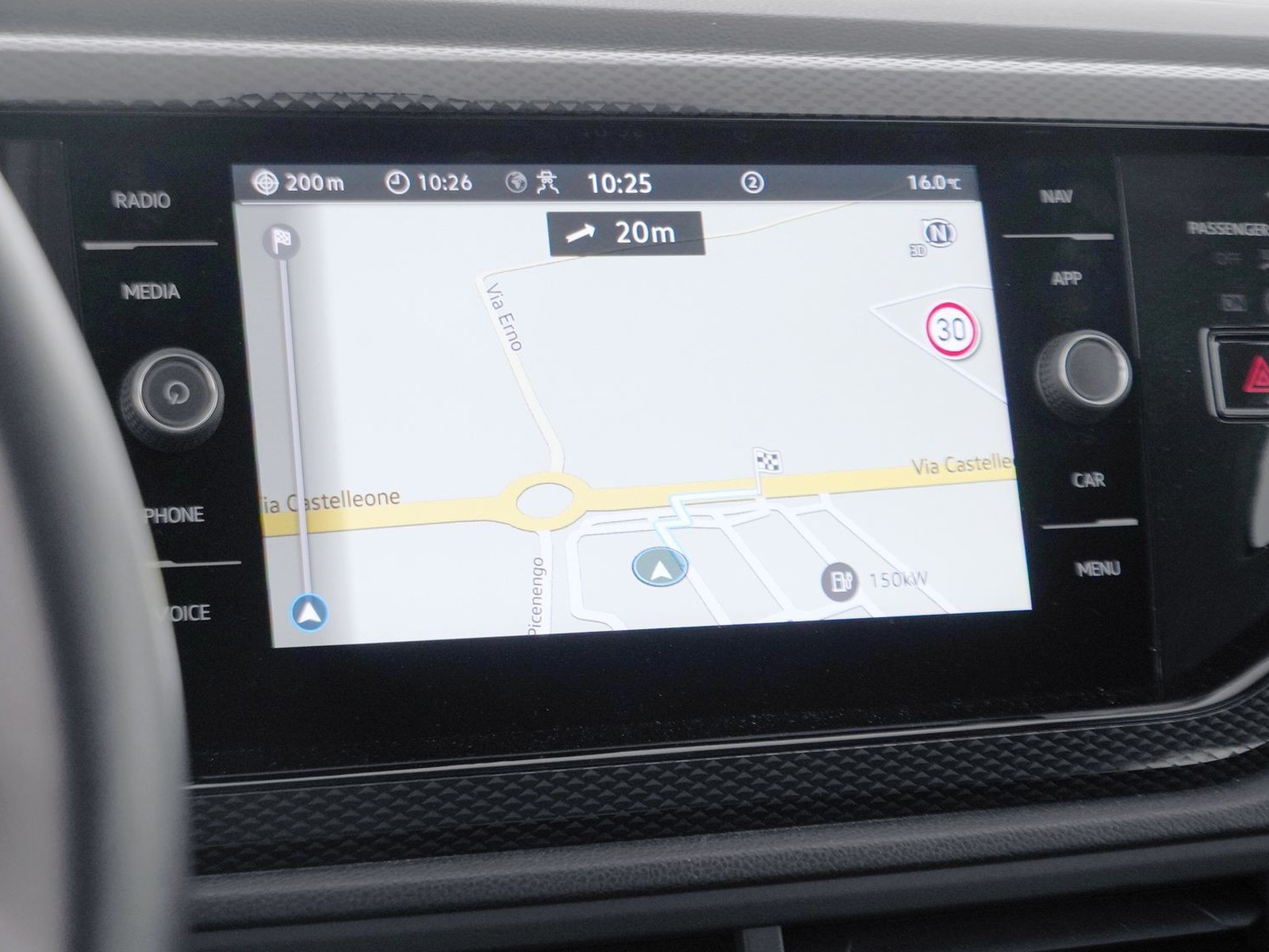 28 - Volkswagen Taigo 1.0 tsi 115cv life