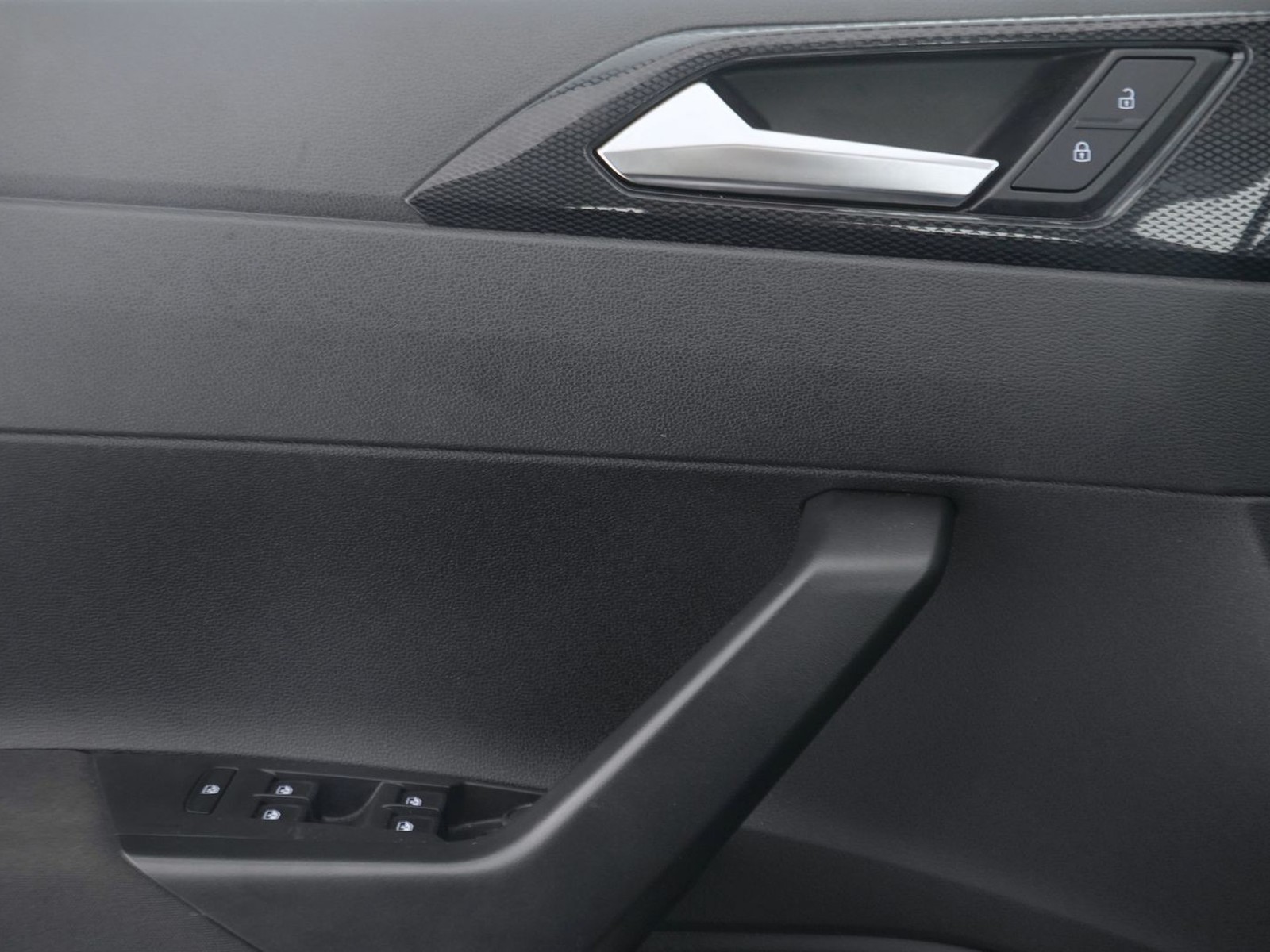 17 - Volkswagen Taigo 1.0 tsi 115cv life