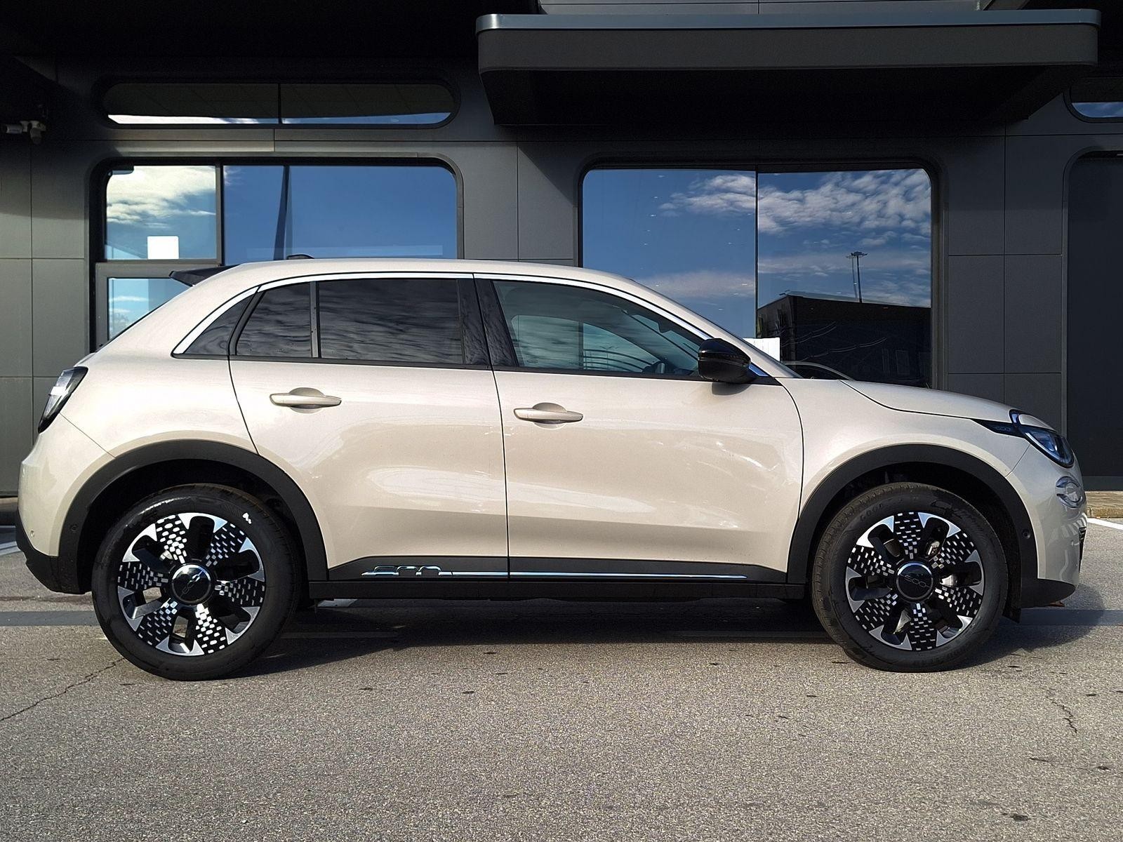 4 - Fiat 600 1.2 hybrid 110cv la prima ii edct