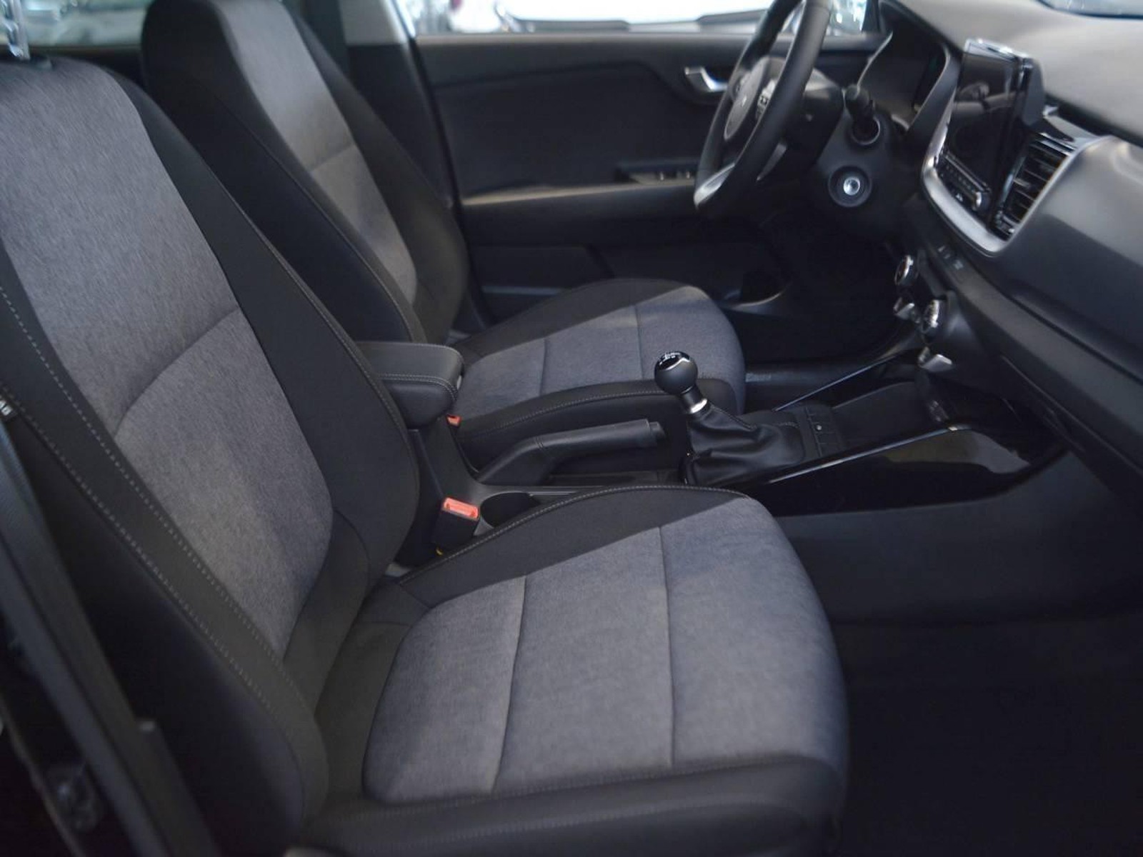 5 - Kia Stonic 1.2 mpi gpl 78cv style special edition