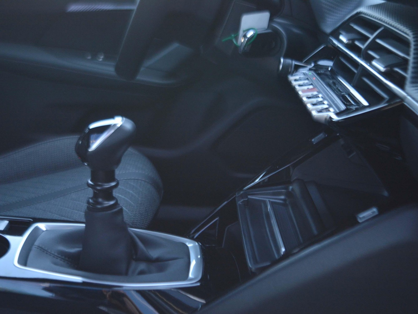 12 - Peugeot 2008 1.2 puretech 100cv allure s&s