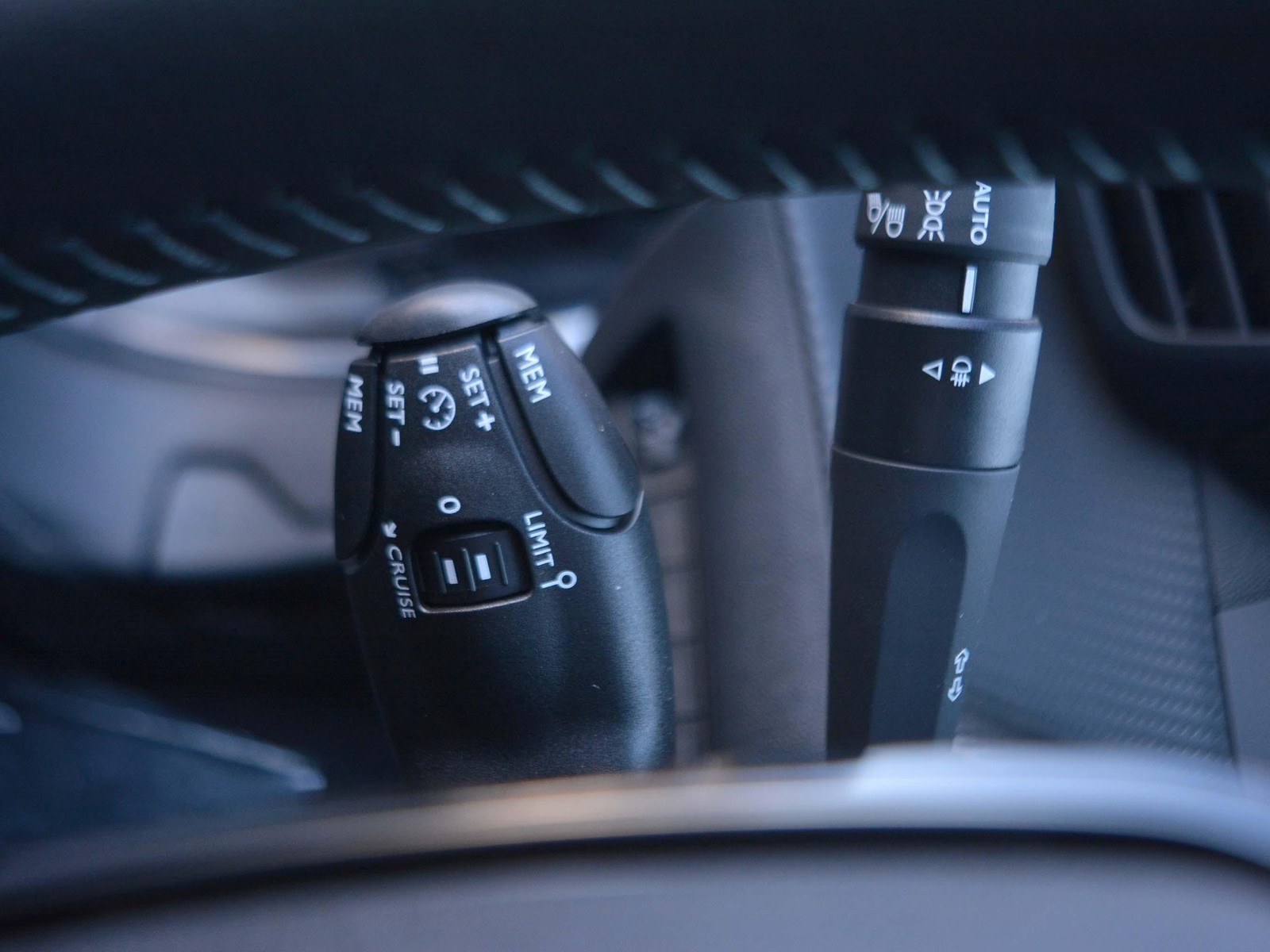 17 - Peugeot 2008 1.2 puretech 100cv allure s&s