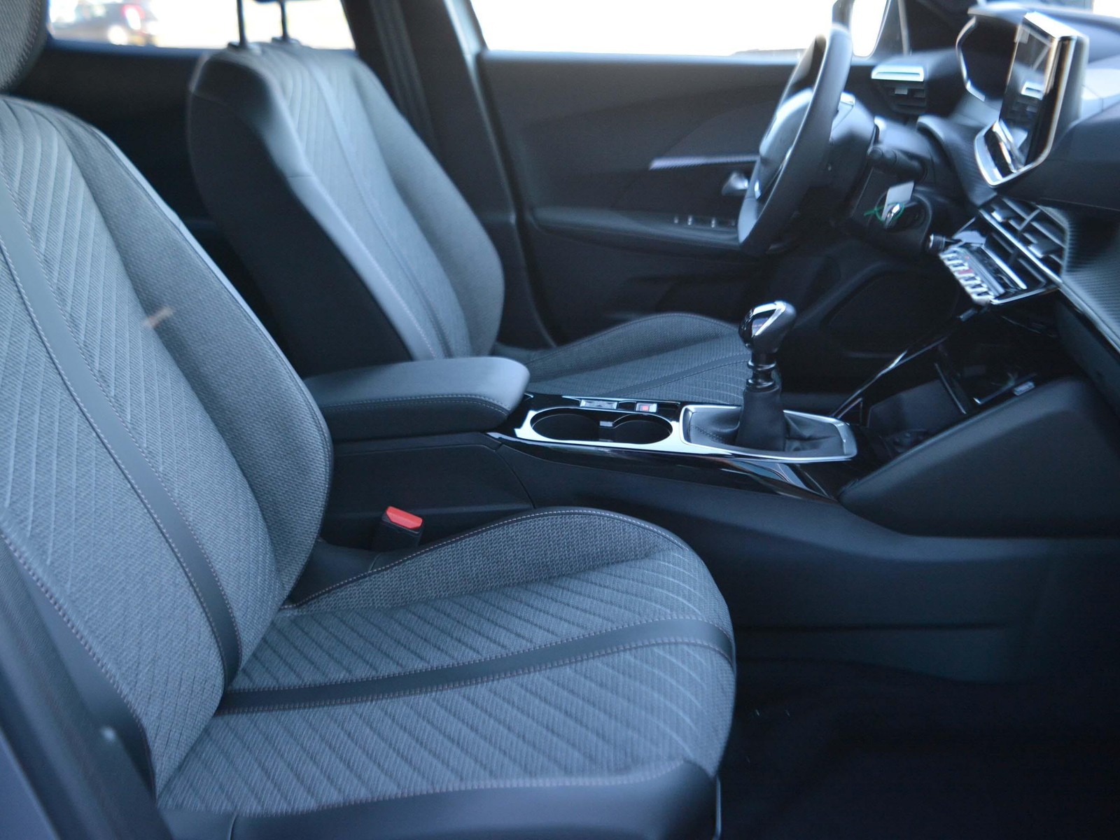 5 - Peugeot 2008 1.2 puretech 100cv allure s&s