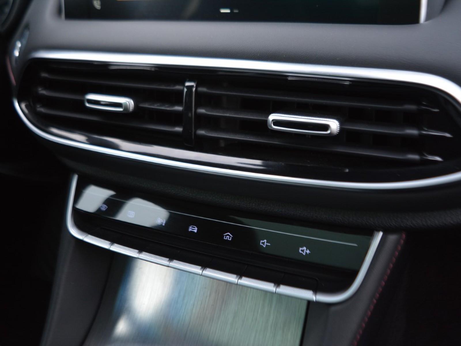 11 - Mg HS 1.5 t luxury auto